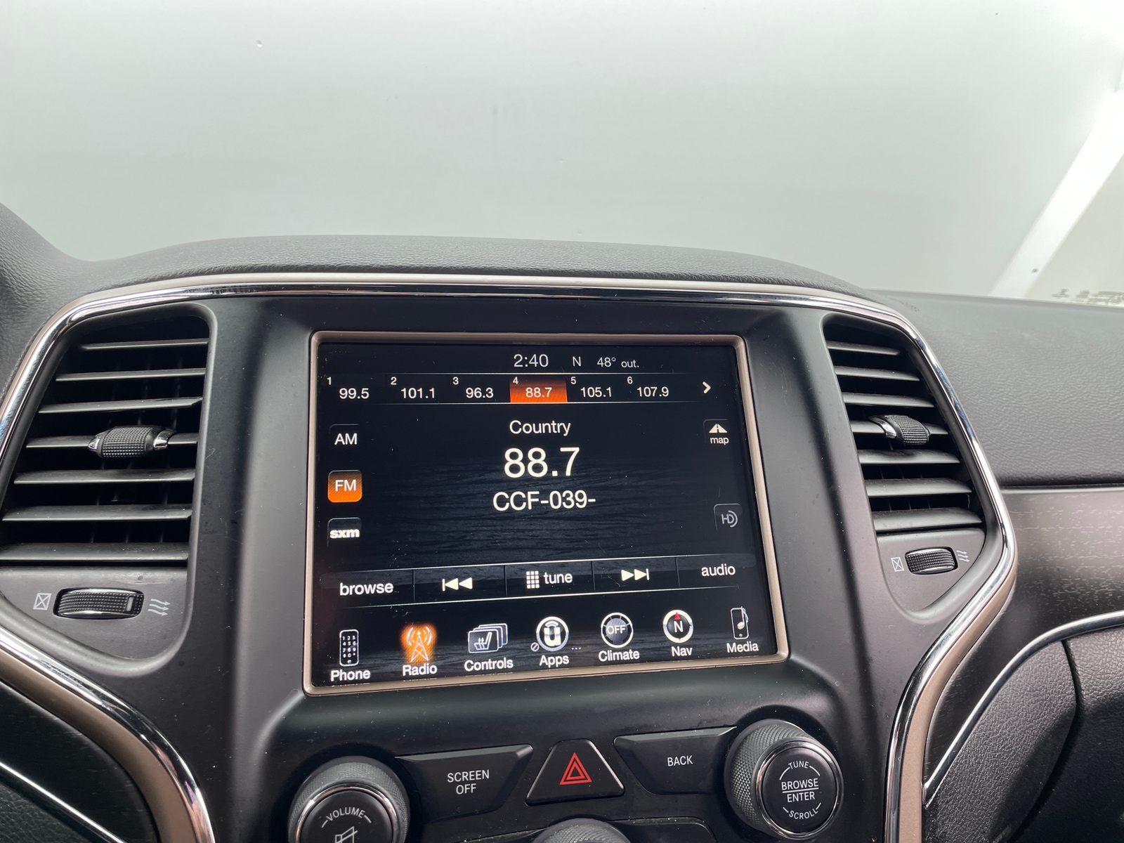 Thumbnail: 2017 Jeep Grand Cherokee - 3