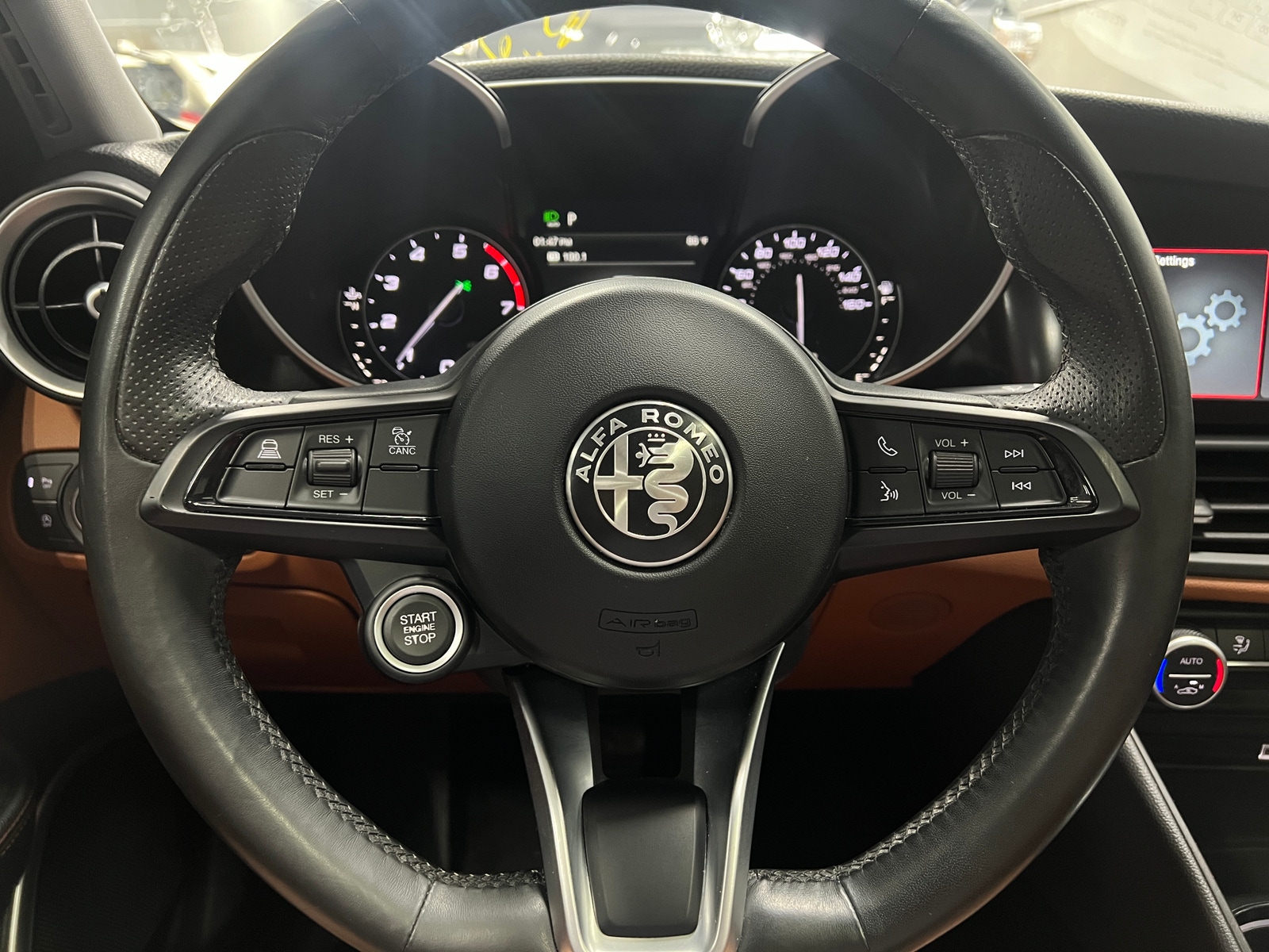 Thumbnail: 2021 Alfa Romeo Giulia - 4