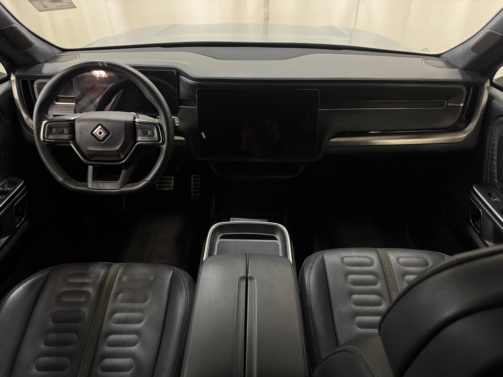 Thumbnail: 2023 Rivian R1S - 2