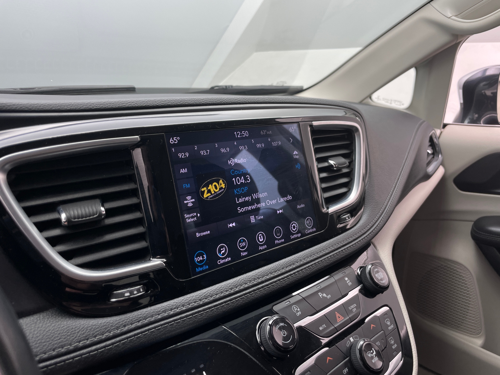 Thumbnail: 2020 Chrysler Pacifica - 3