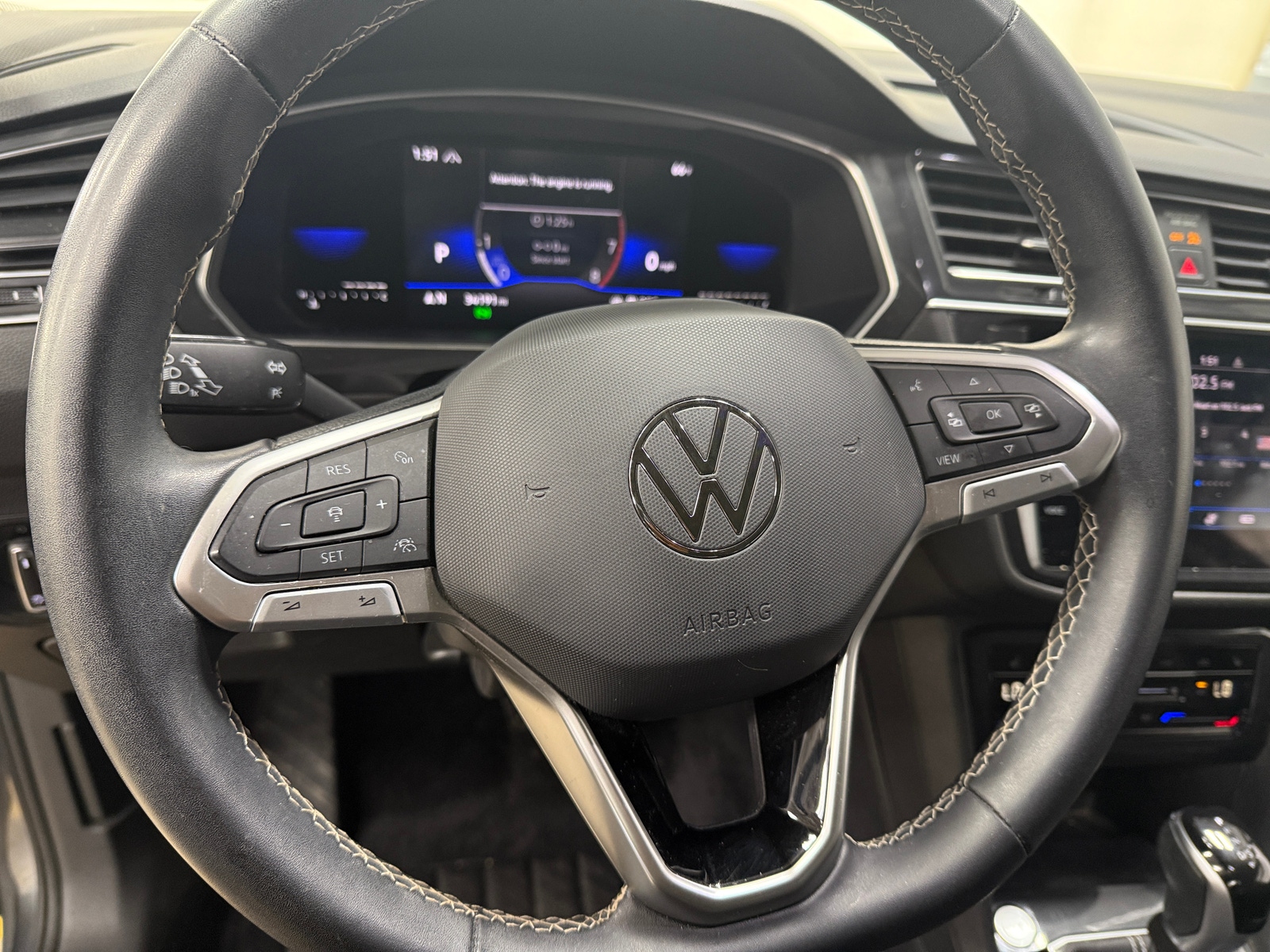 Thumbnail: 2022 Volkswagen Tiguan - 4