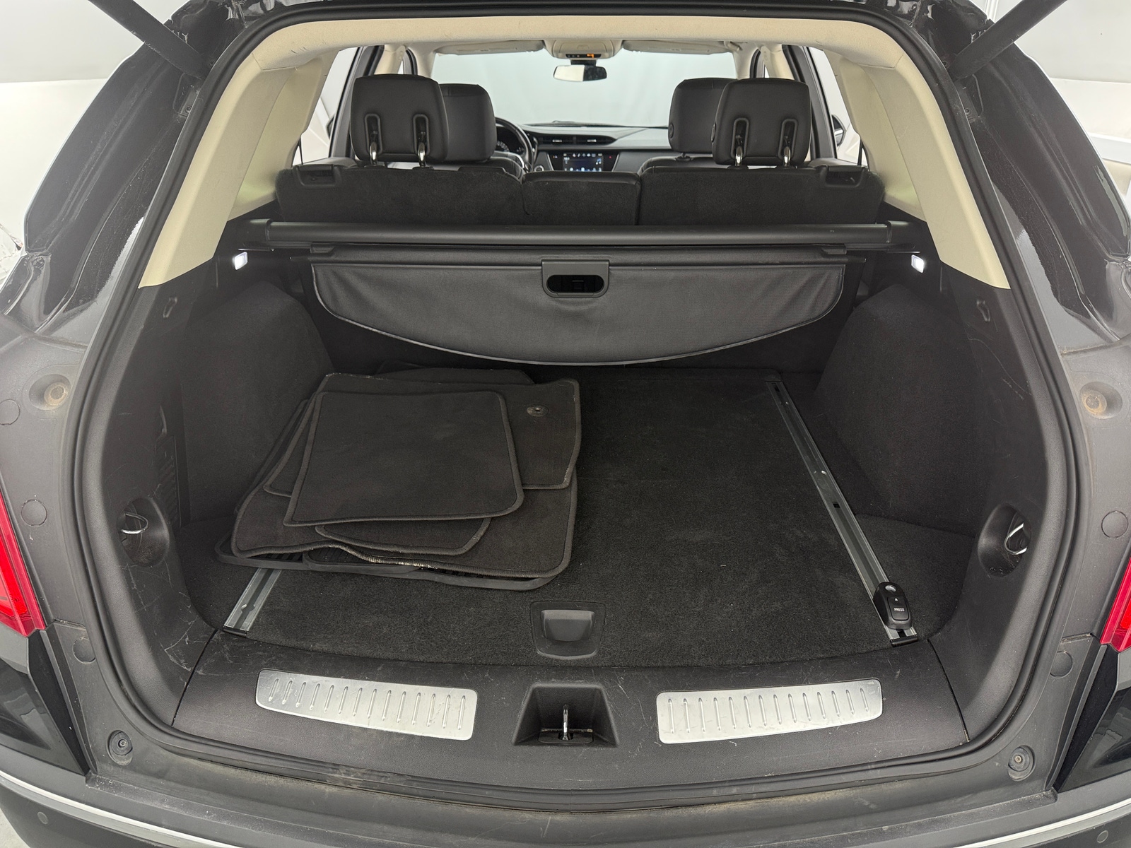 Thumbnail: 2018 Cadillac XT5 - 6