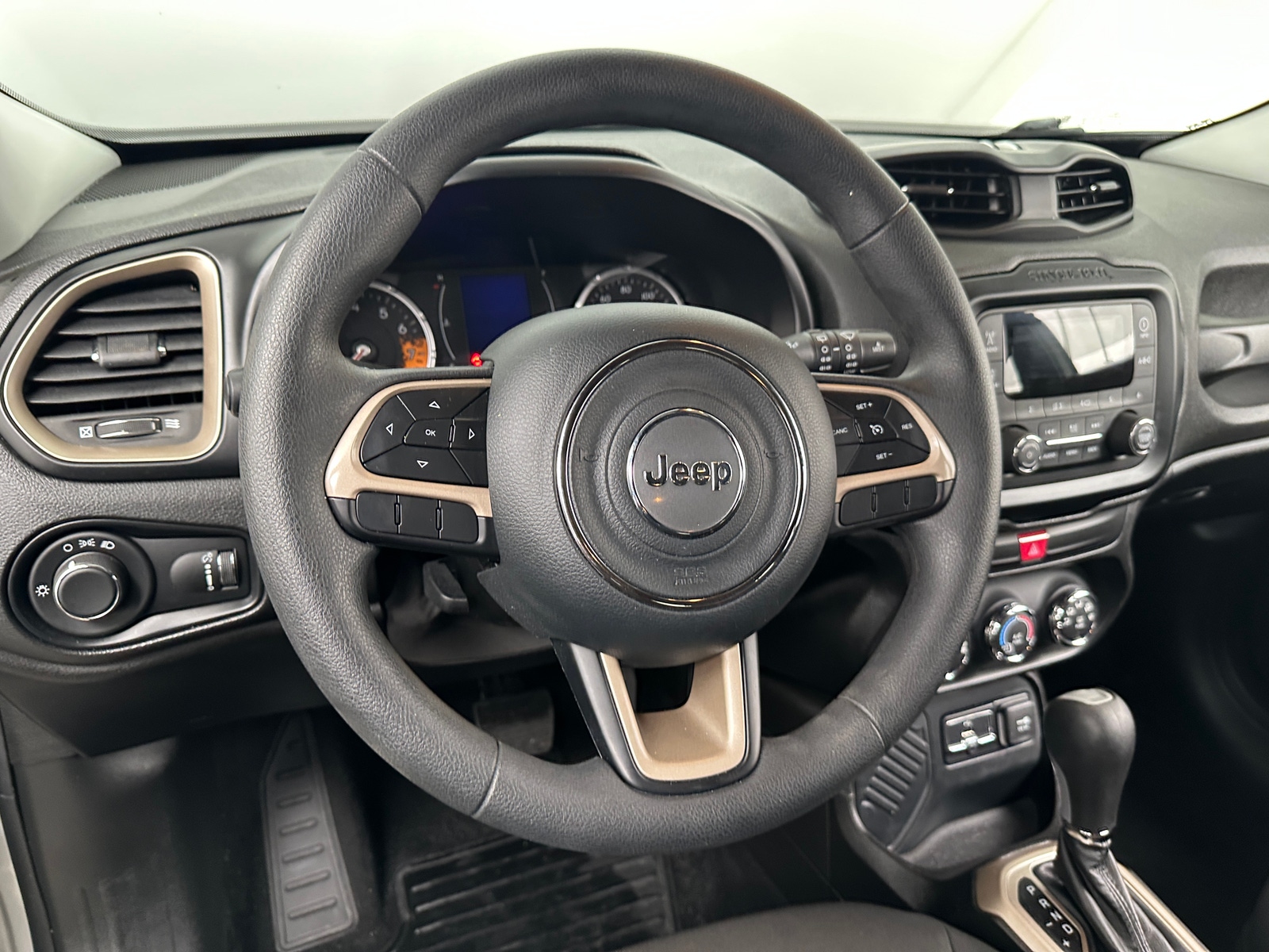 Thumbnail: 2017 Jeep Renegade - 5
