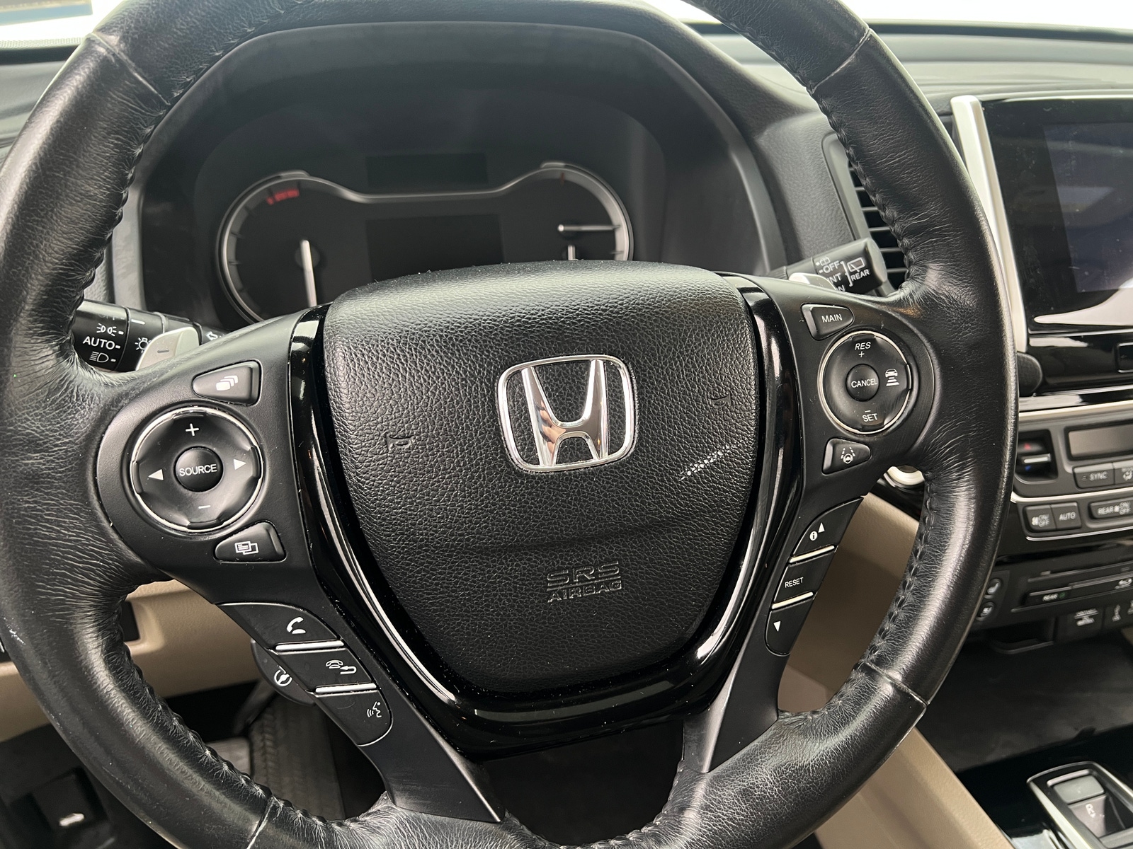Thumbnail: 2017 Honda Pilot - 4