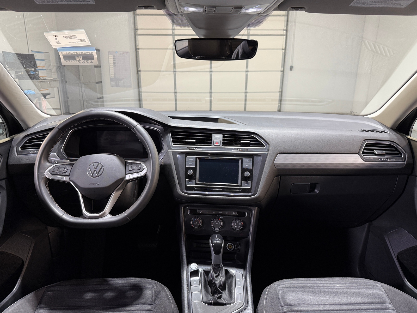 Thumbnail: 2023 Volkswagen Tiguan - 3