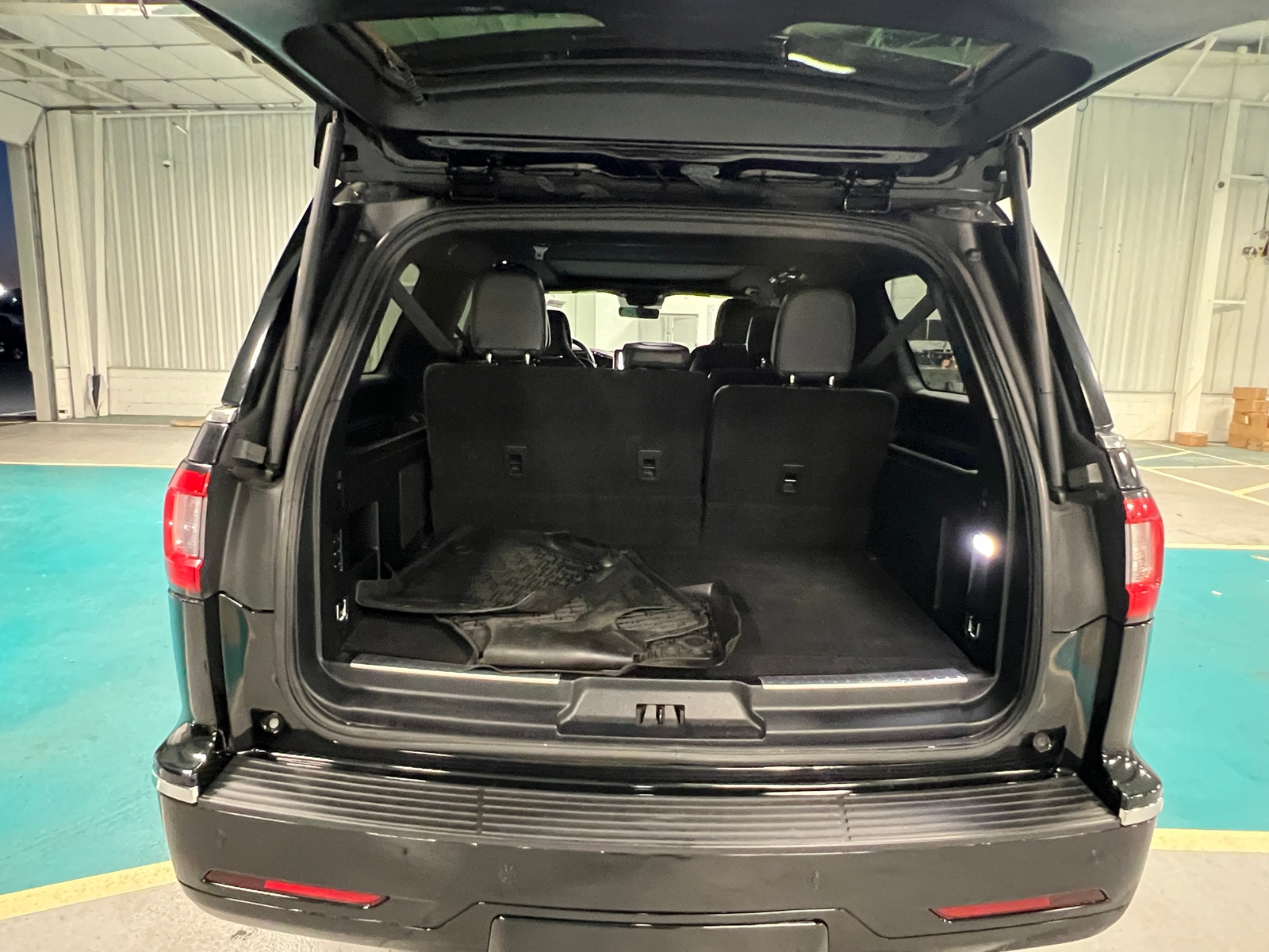 Thumbnail: 2021 Lincoln Navigator L - 6