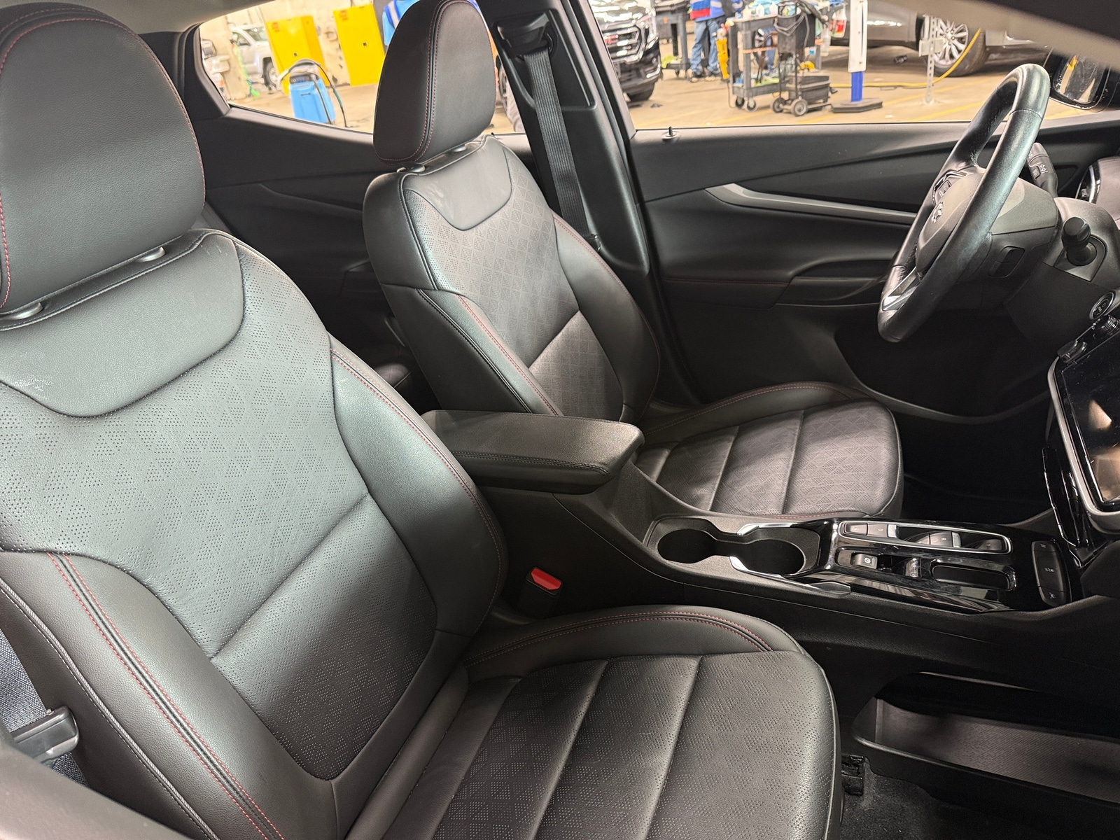 Thumbnail: 2023 Chevrolet Bolt EUV - 2
