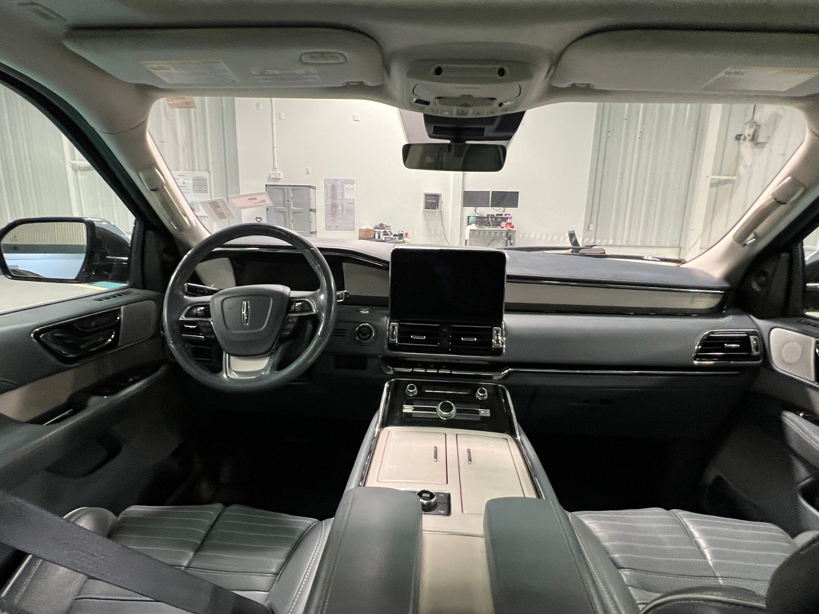 Thumbnail: 2018 Lincoln Navigator L - 2