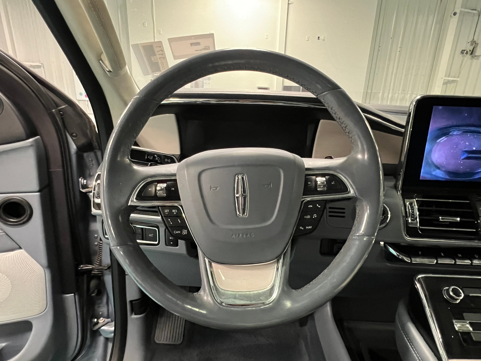 Thumbnail: 2018 Lincoln Navigator L - 4