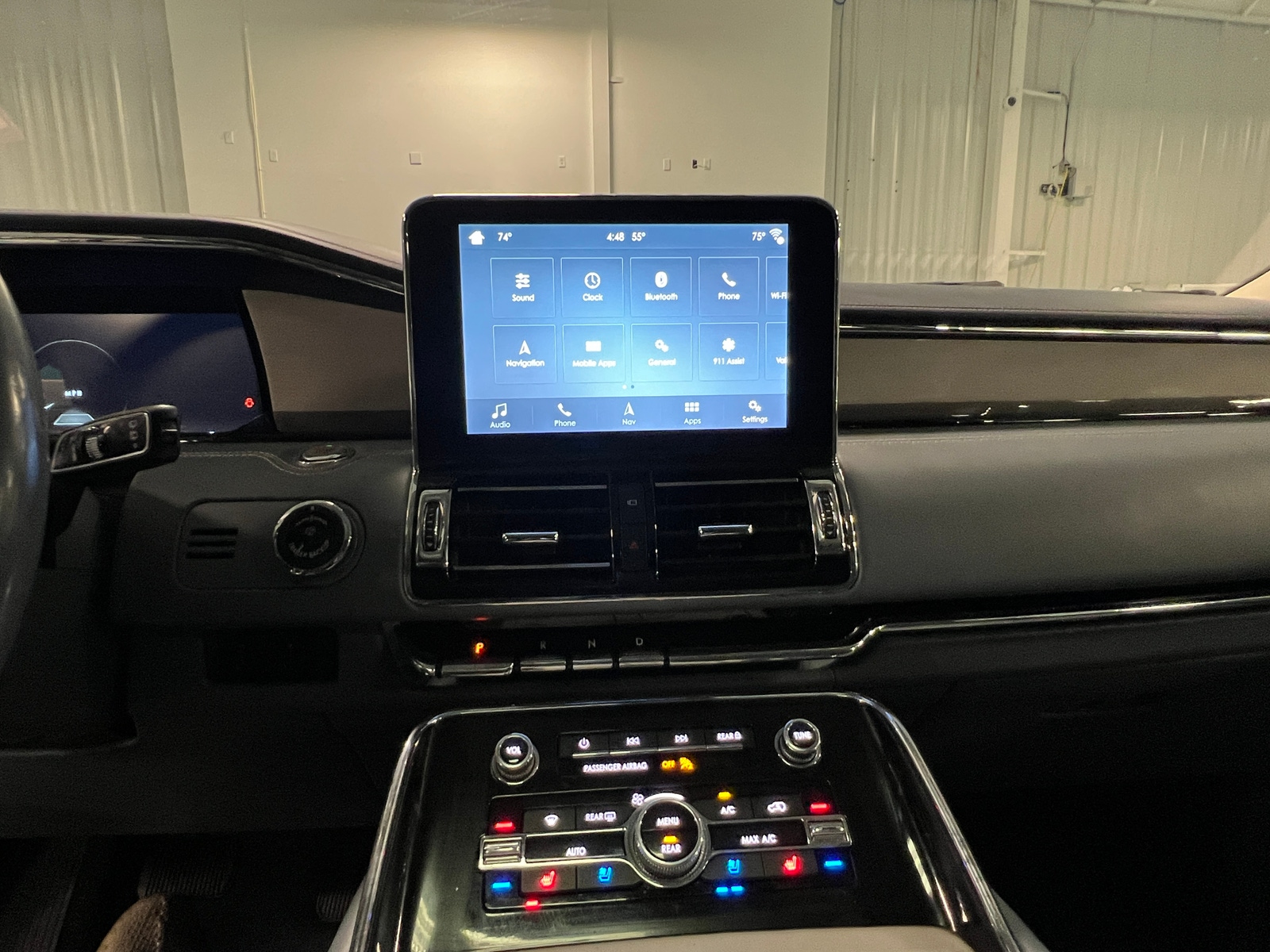 Thumbnail: 2018 Lincoln Navigator L - 3