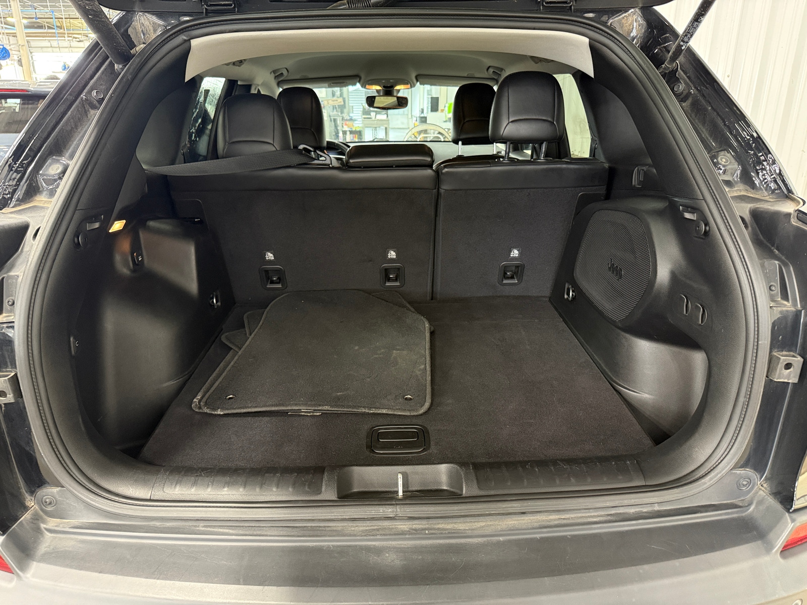 Thumbnail: 2019 Jeep Cherokee - 6