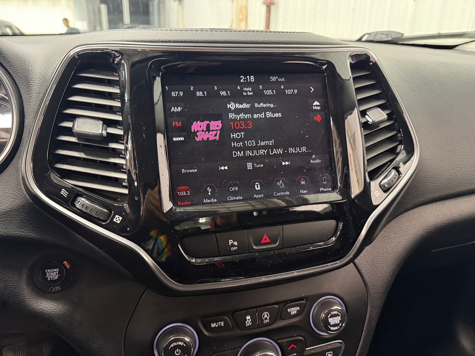 Thumbnail: 2019 Jeep Cherokee - 3