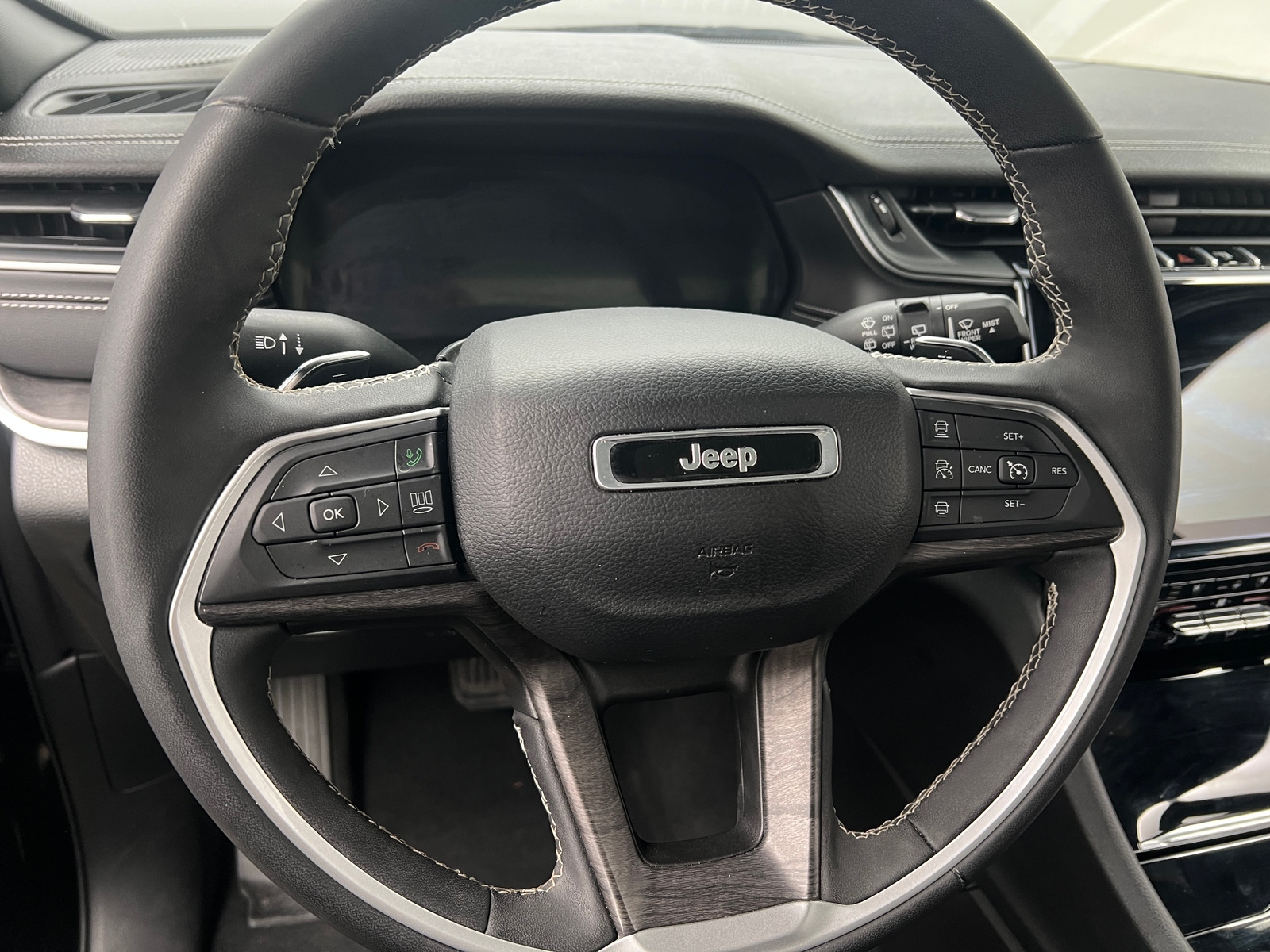 Thumbnail: 2024 Jeep Grand Cherokee L - 4