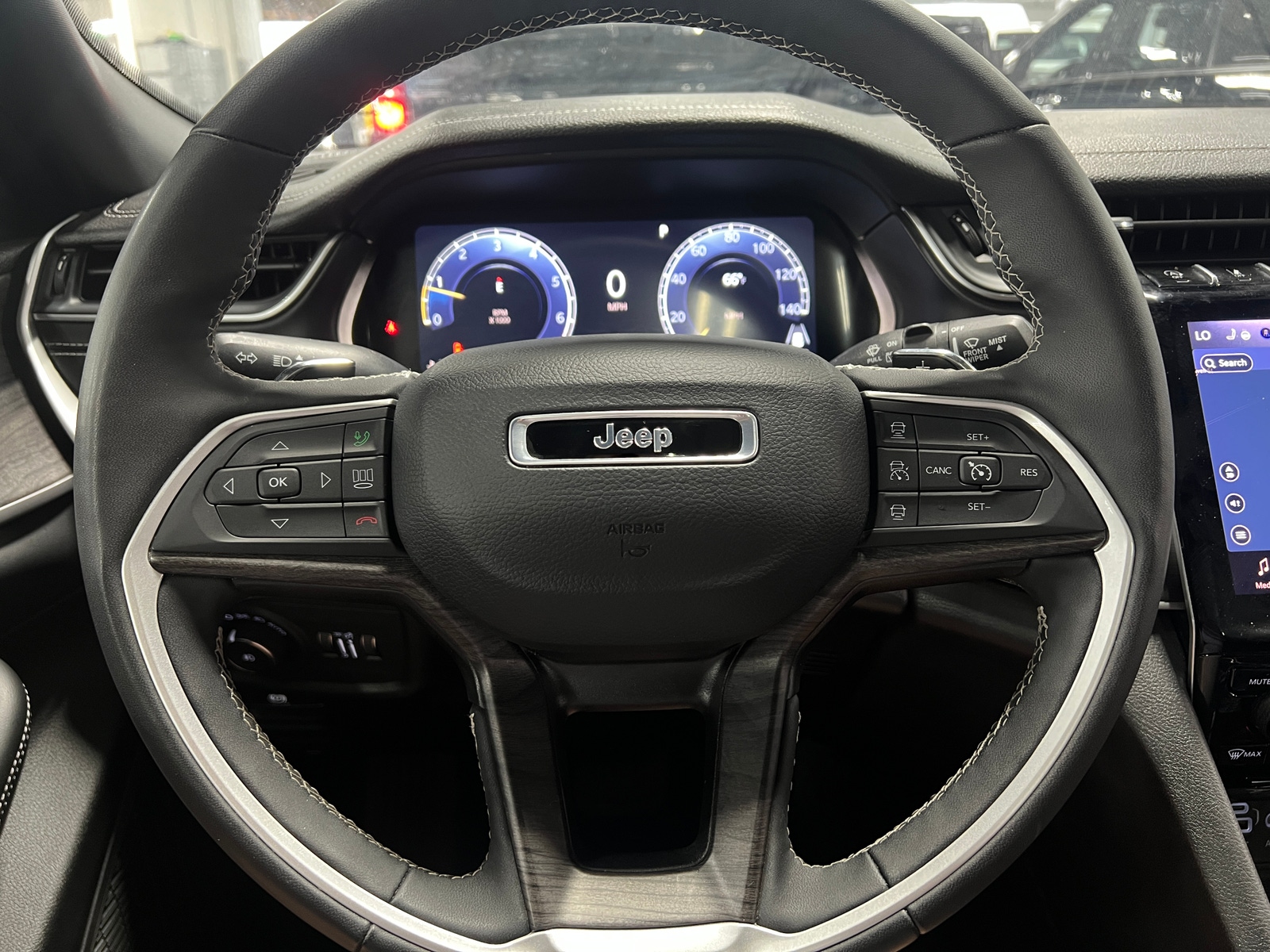 Thumbnail: 2024 Jeep Grand Cherokee L - 4