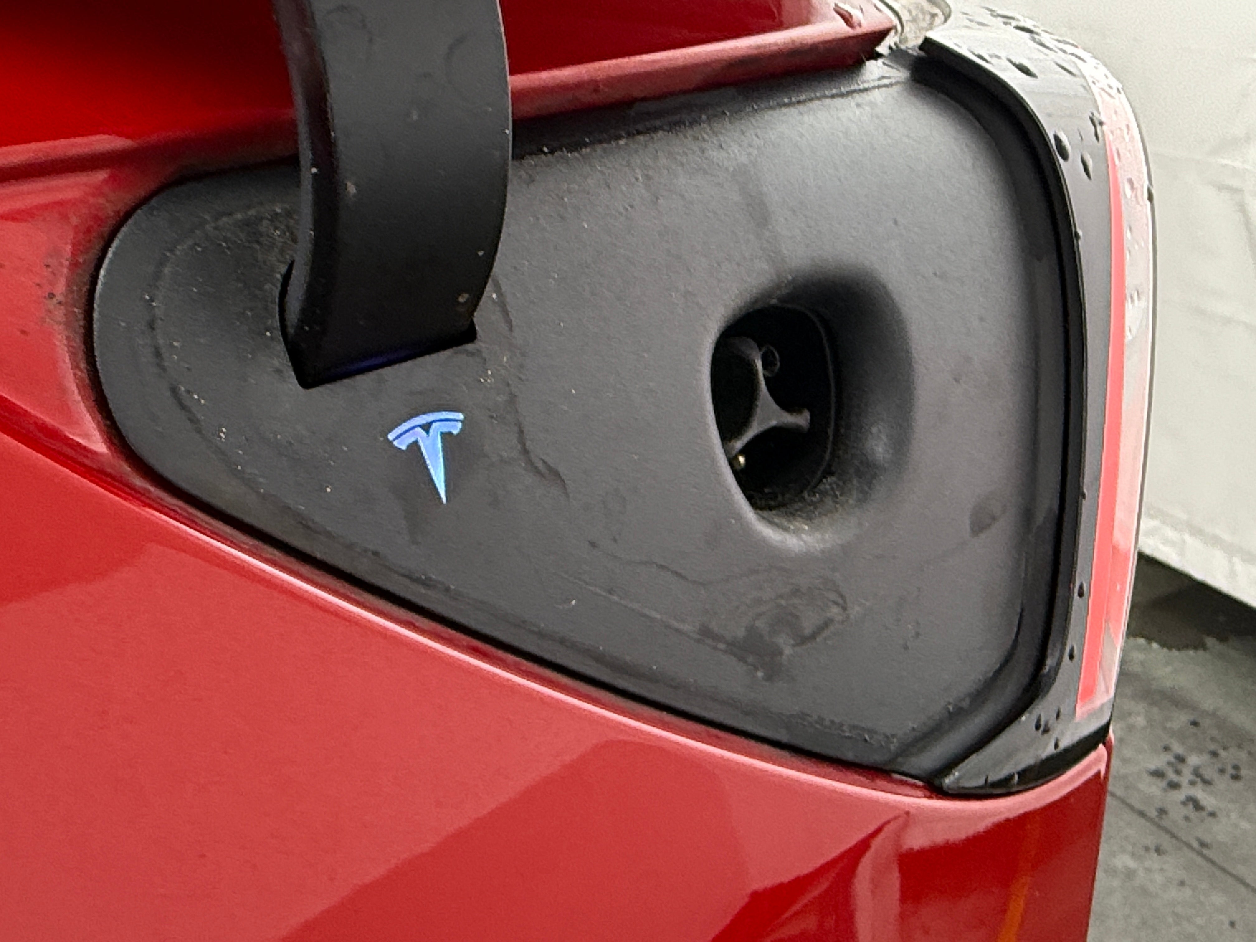 Used 2022 Tesla Model Y Long Range with VIN 7SAYGDEE8NF321953 for sale in Oak Creek, WI