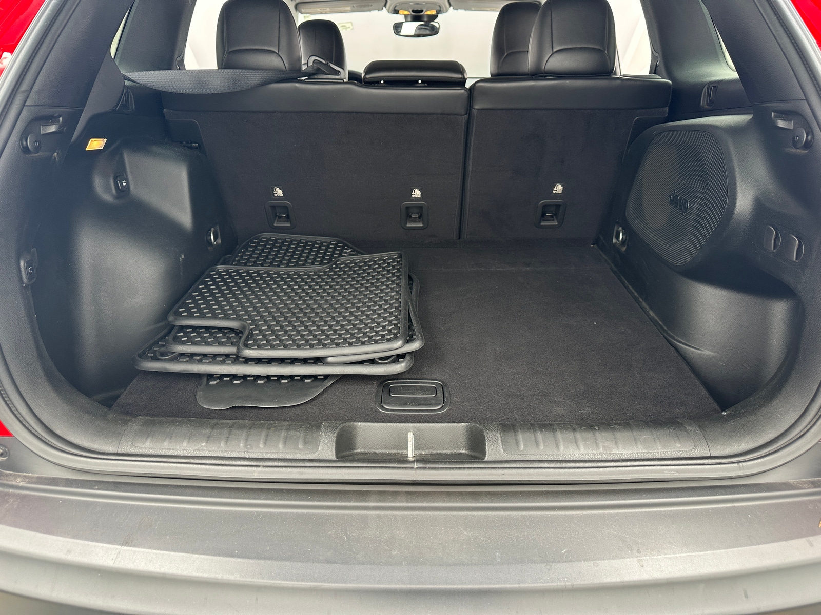 Thumbnail: 2019 Jeep Cherokee - 6