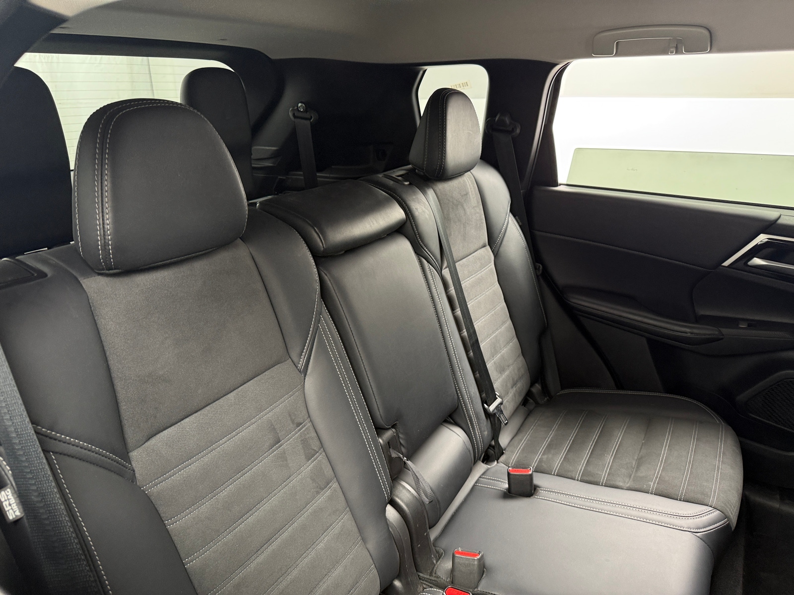 Thumbnail: 2024 Mitsubishi Outlander - 5