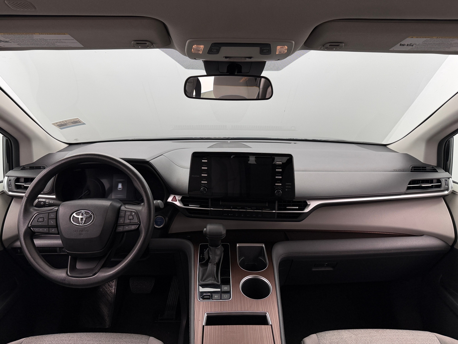 Thumbnail: 2024 Toyota Sienna - 3