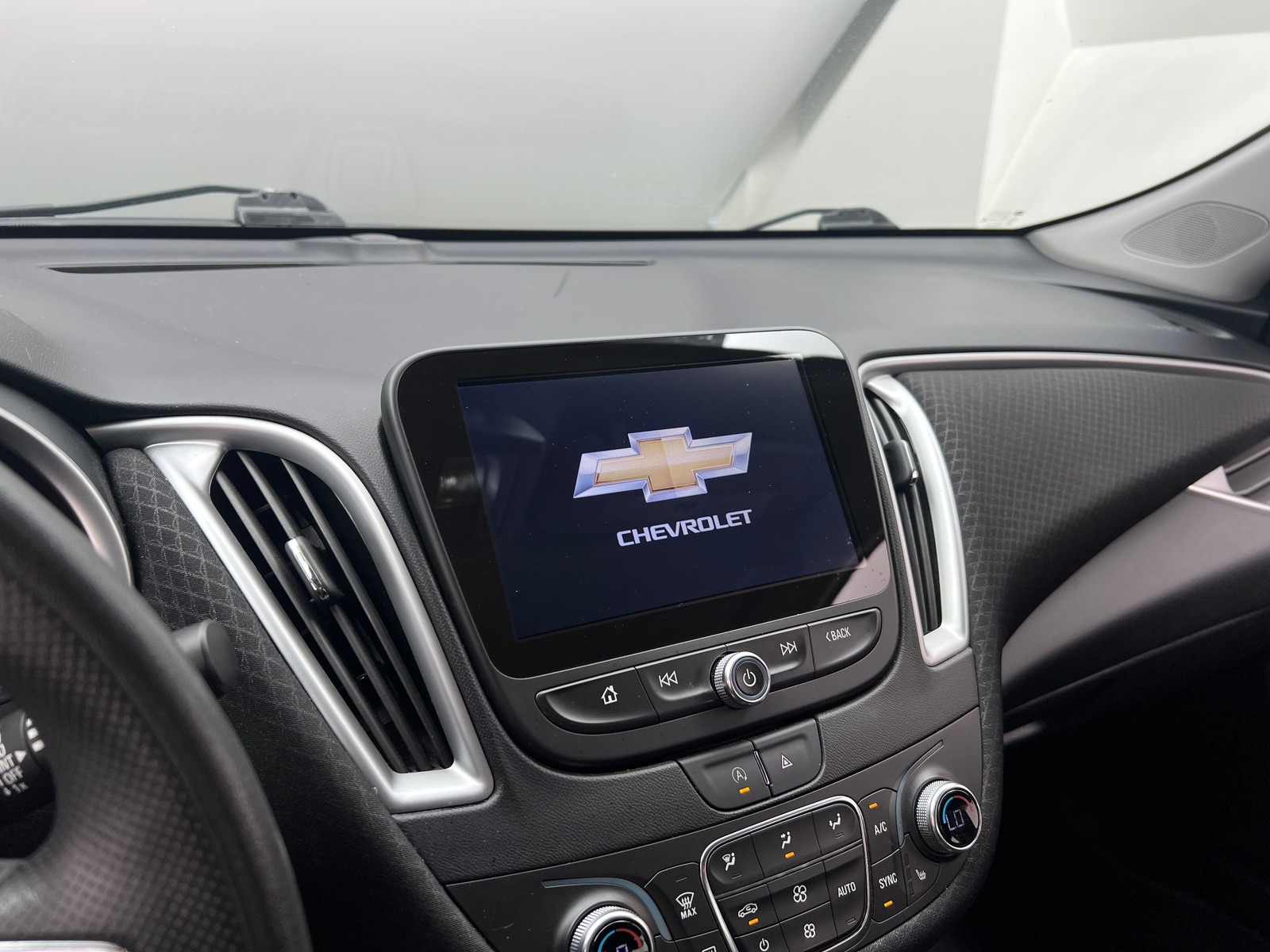 Thumbnail: 2024 Chevrolet Malibu - 4