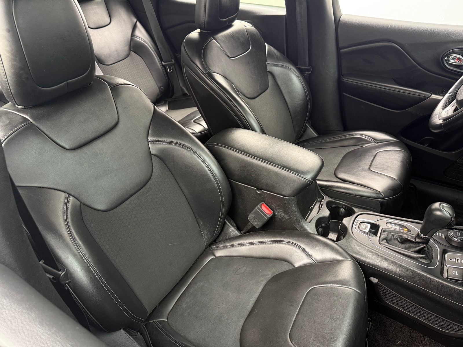 Thumbnail: 2019 Jeep Cherokee - 2
