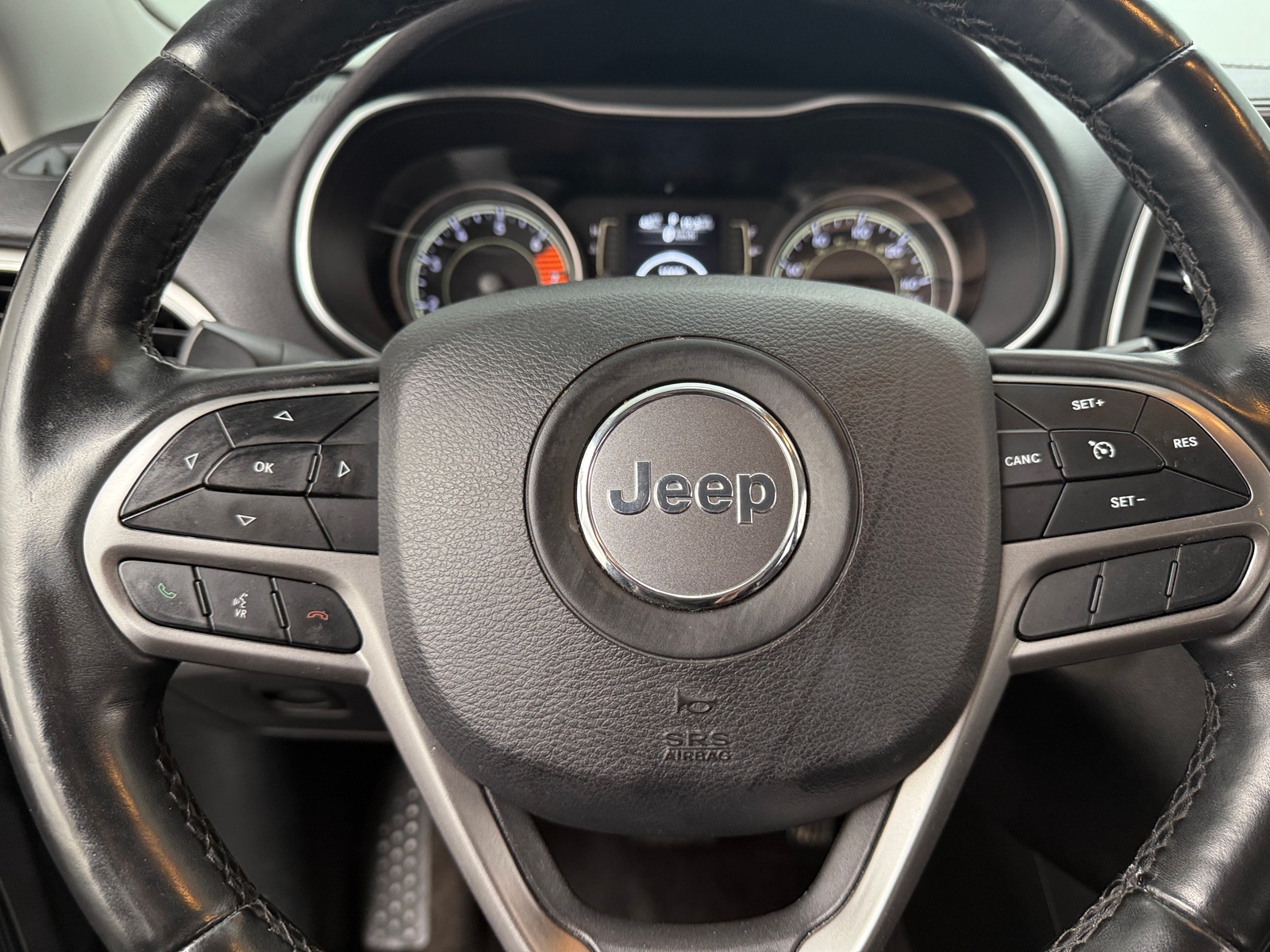 Thumbnail: 2019 Jeep Cherokee - 5