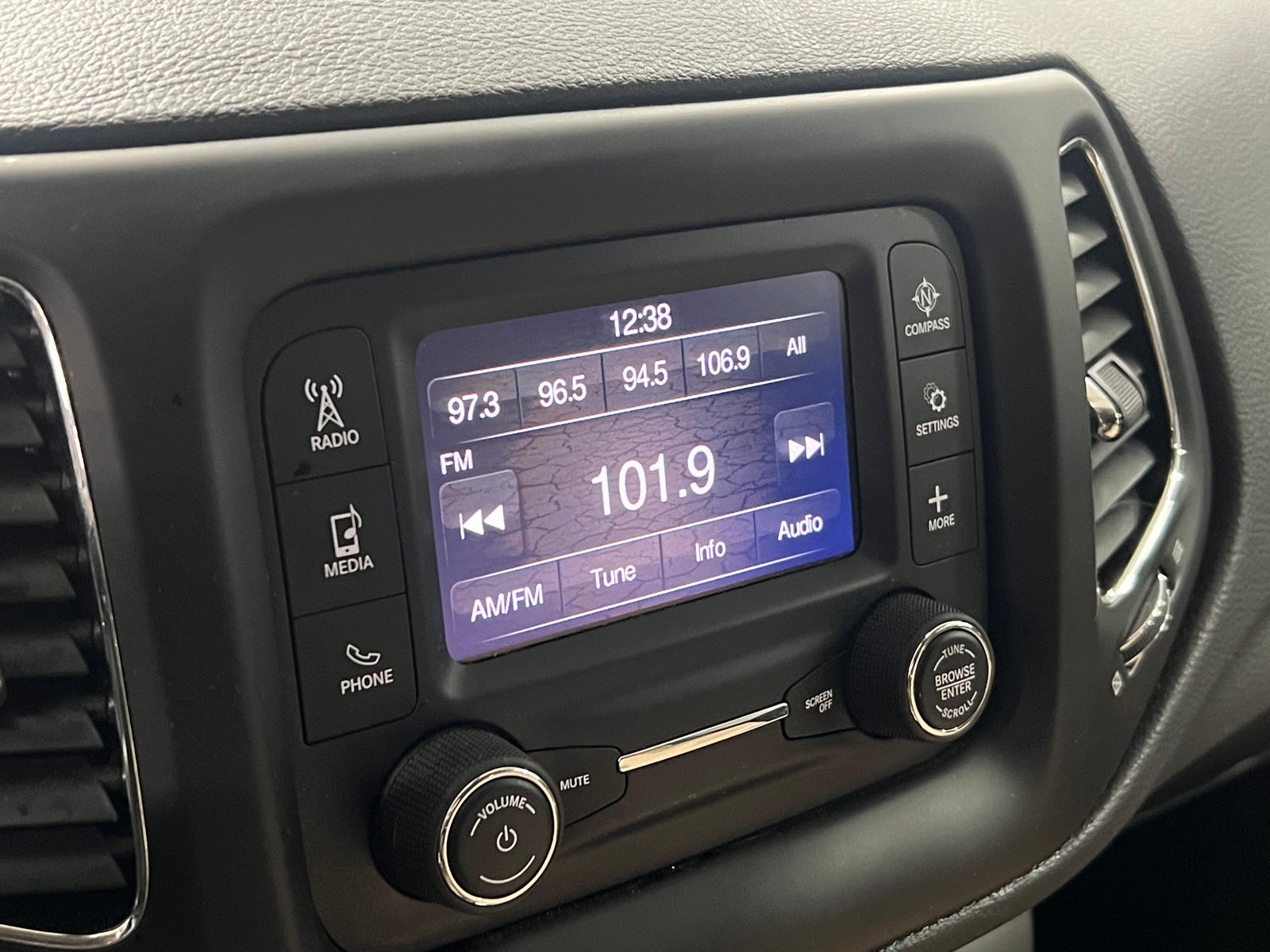 Thumbnail: 2018 Jeep Compass - 4