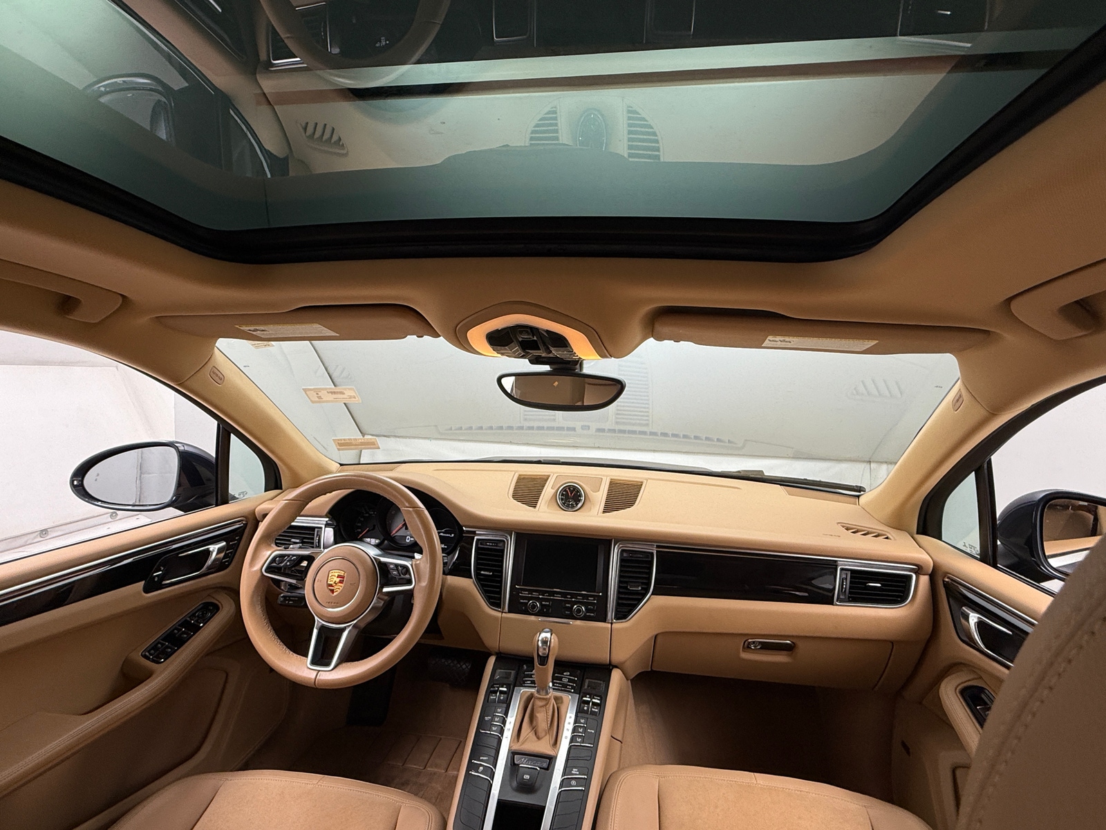 Thumbnail: 2016 Porsche Macan - 2