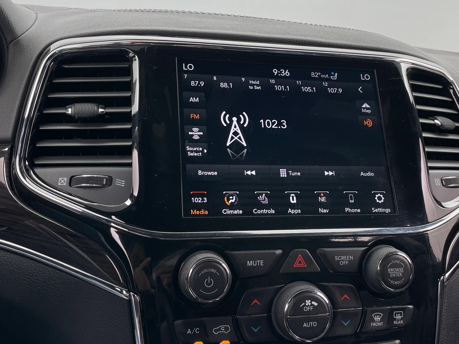 Thumbnail: 2021 Jeep Grand Cherokee - 3
