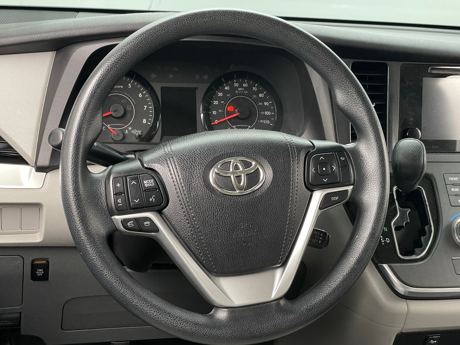 Thumbnail: 2016 Toyota Sienna - 5