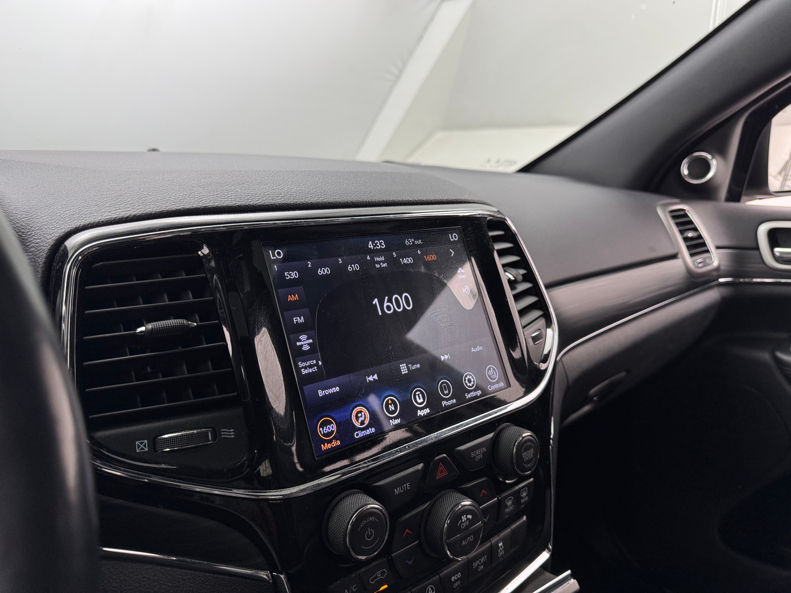 Thumbnail: 2020 Jeep Grand Cherokee - 3
