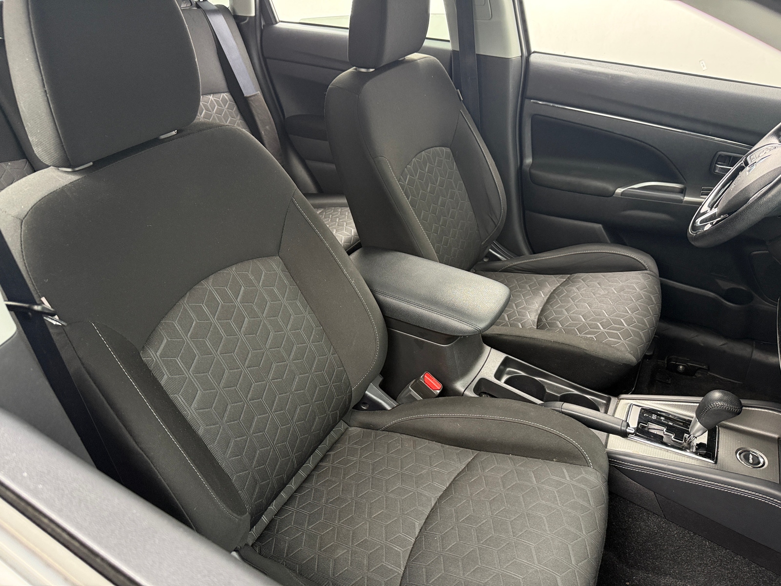 Thumbnail: 2020 Mitsubishi Outlander Sport - 2
