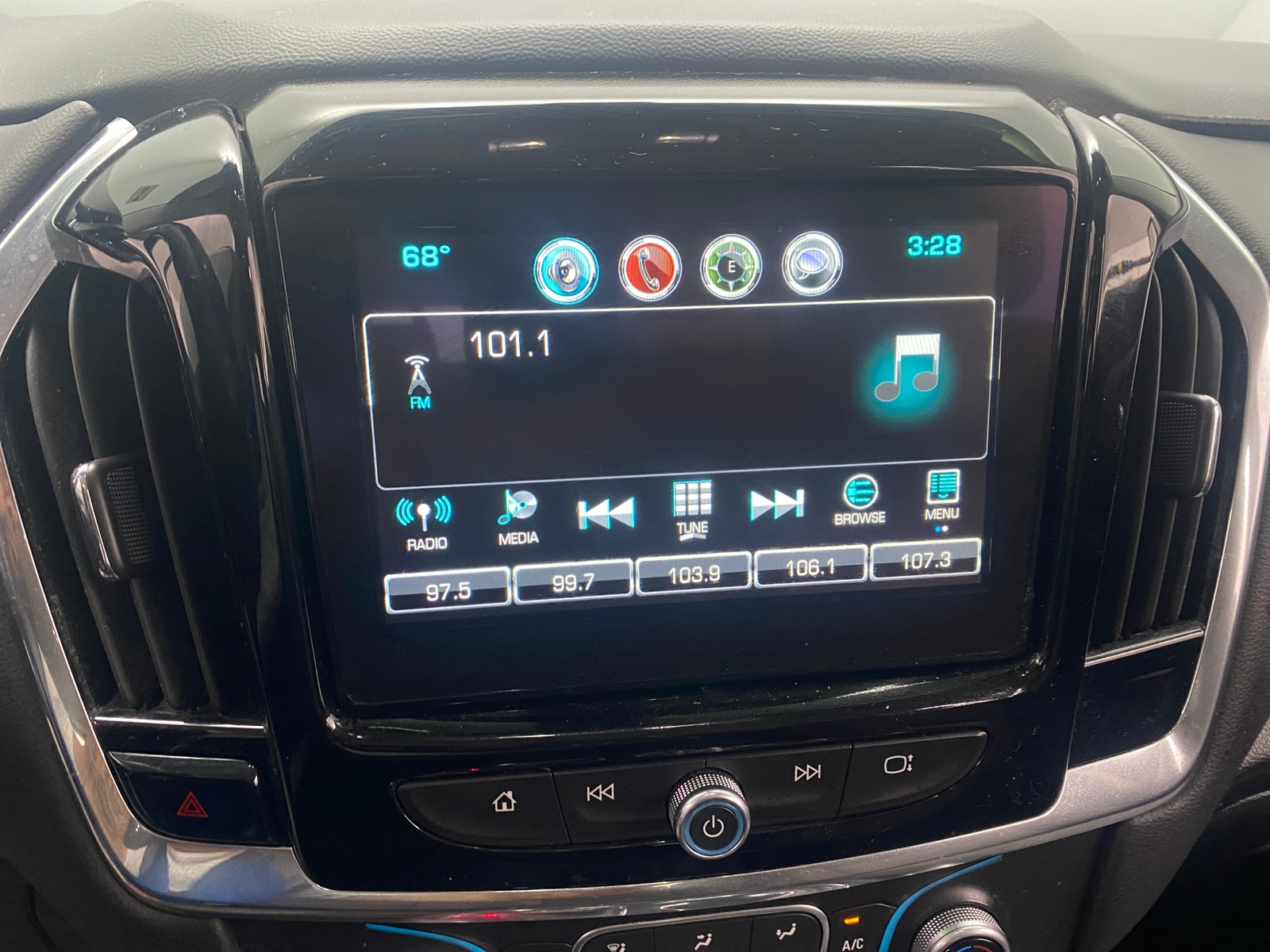 Thumbnail: 2018 Chevrolet Traverse - 4