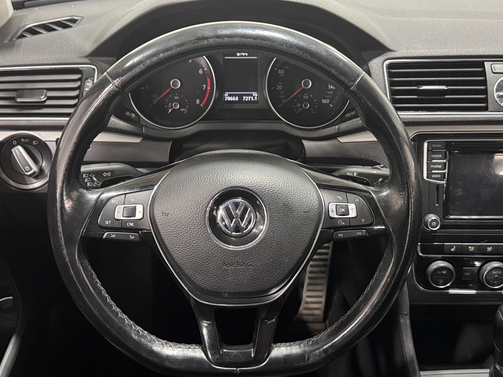 Thumbnail: 2017 Volkswagen Passat - 4