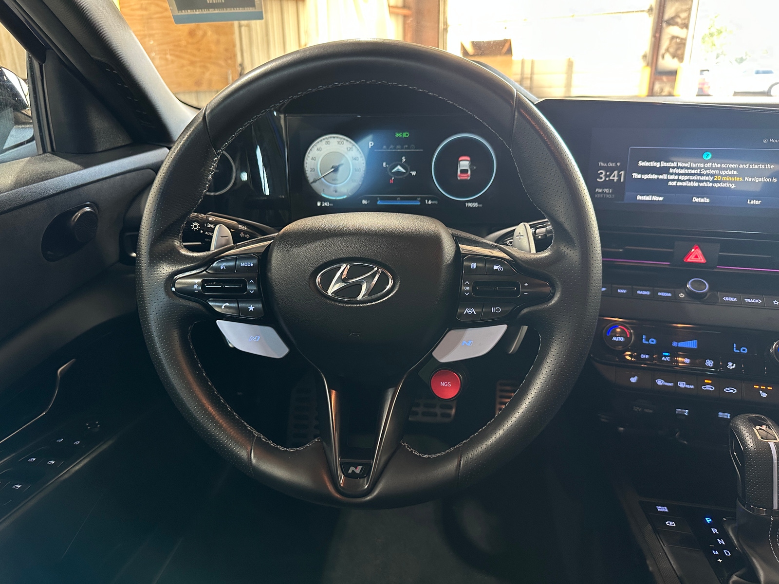 Thumbnail: 2023 Hyundai Elantra - 4