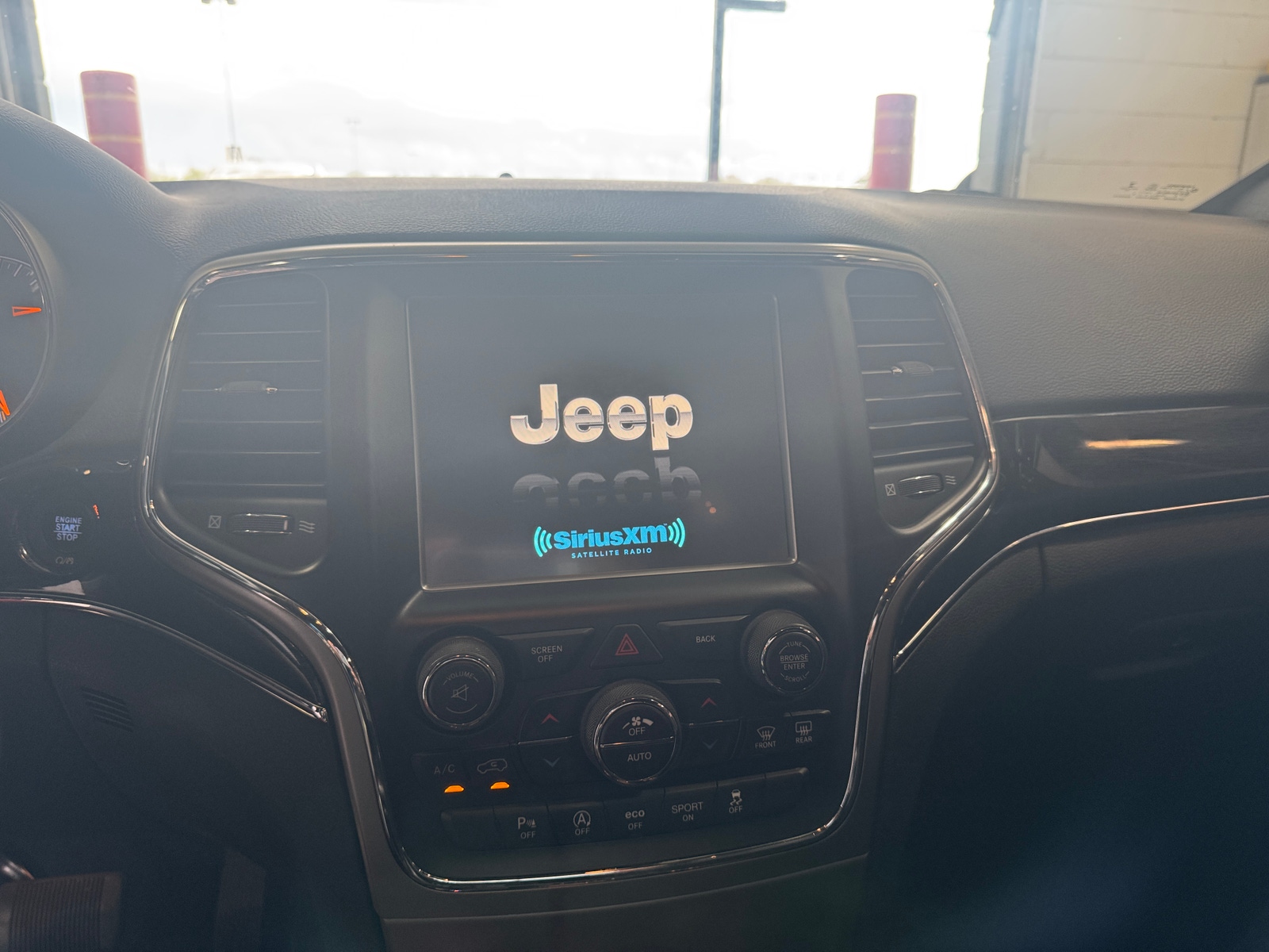 Thumbnail: 2017 Jeep Grand Cherokee - 3