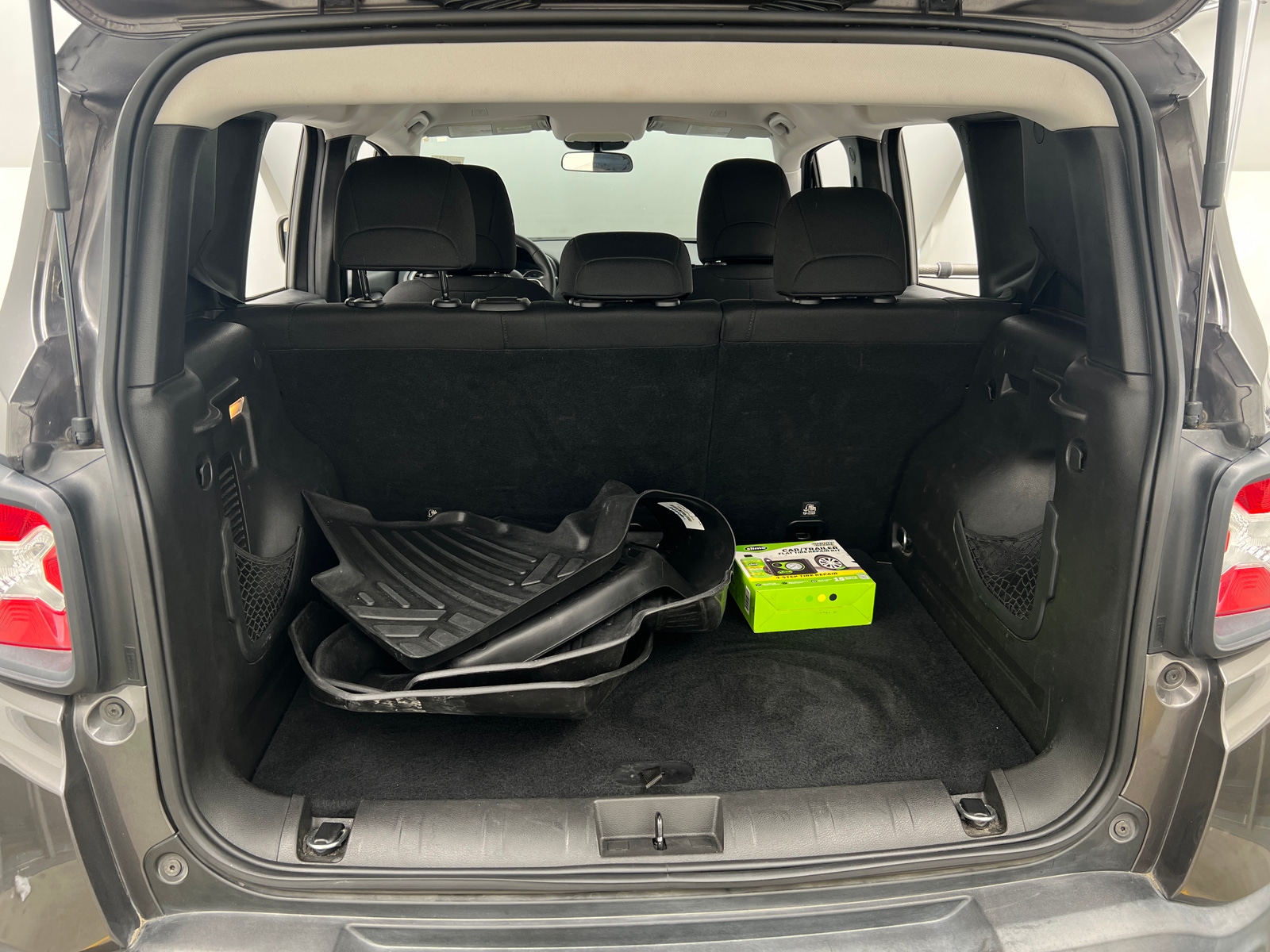 Thumbnail: 2018 Jeep Renegade - 7