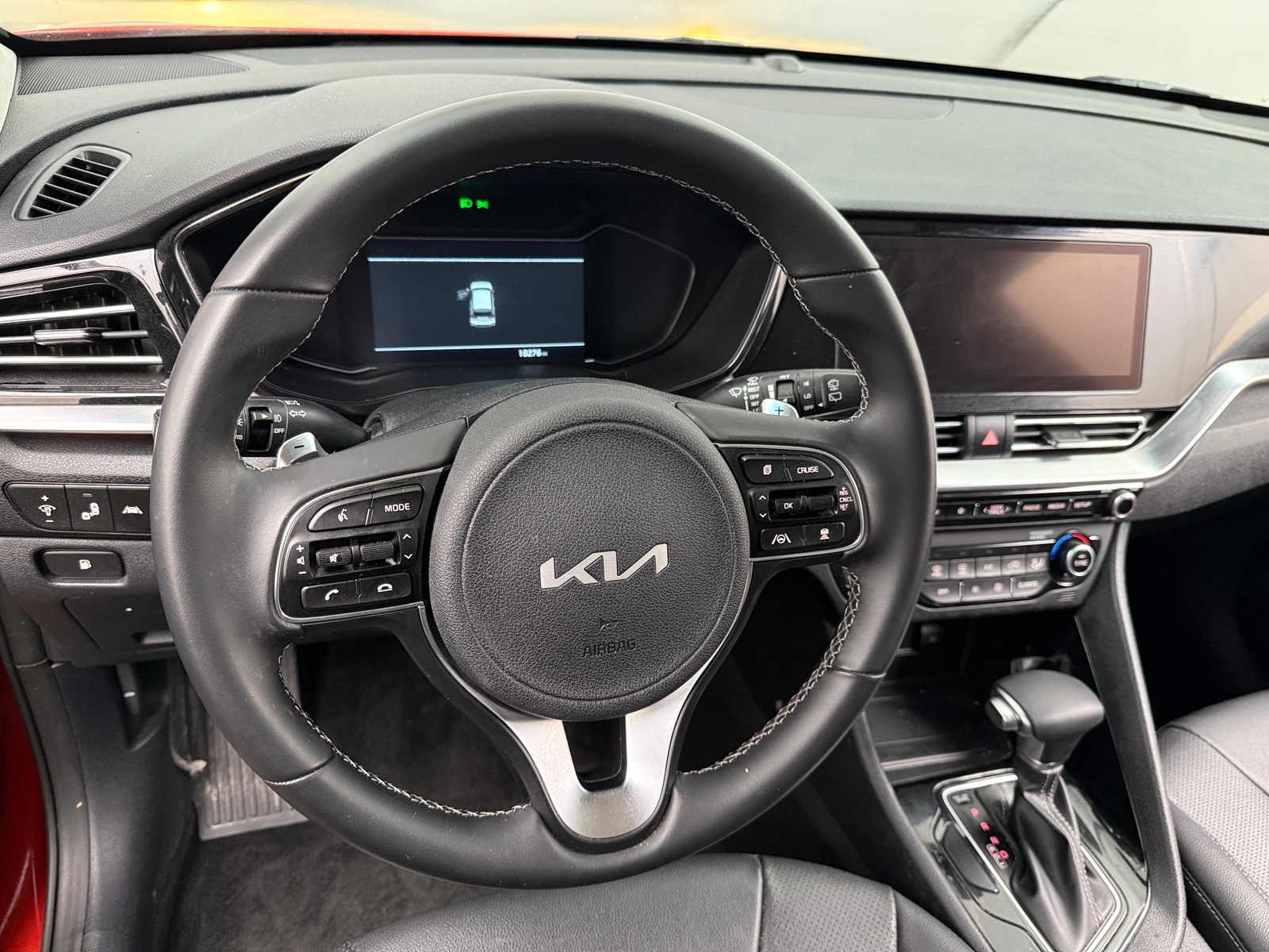 Thumbnail: 2022 Kia Niro - 4