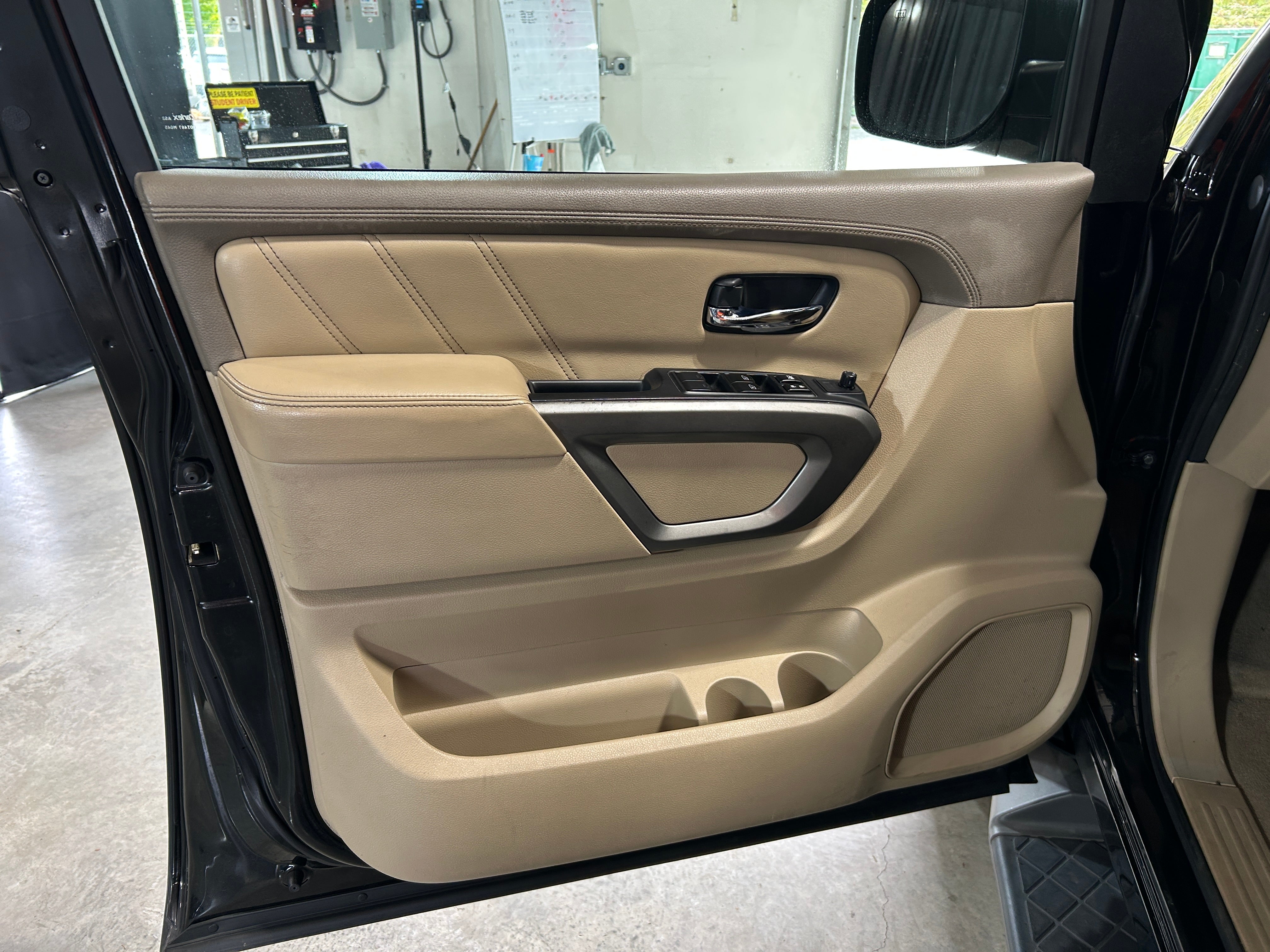 Used 2015 Nissan Armada SV with VIN 5N1AA0ND7FN600762 for sale in Oak Creek, WI