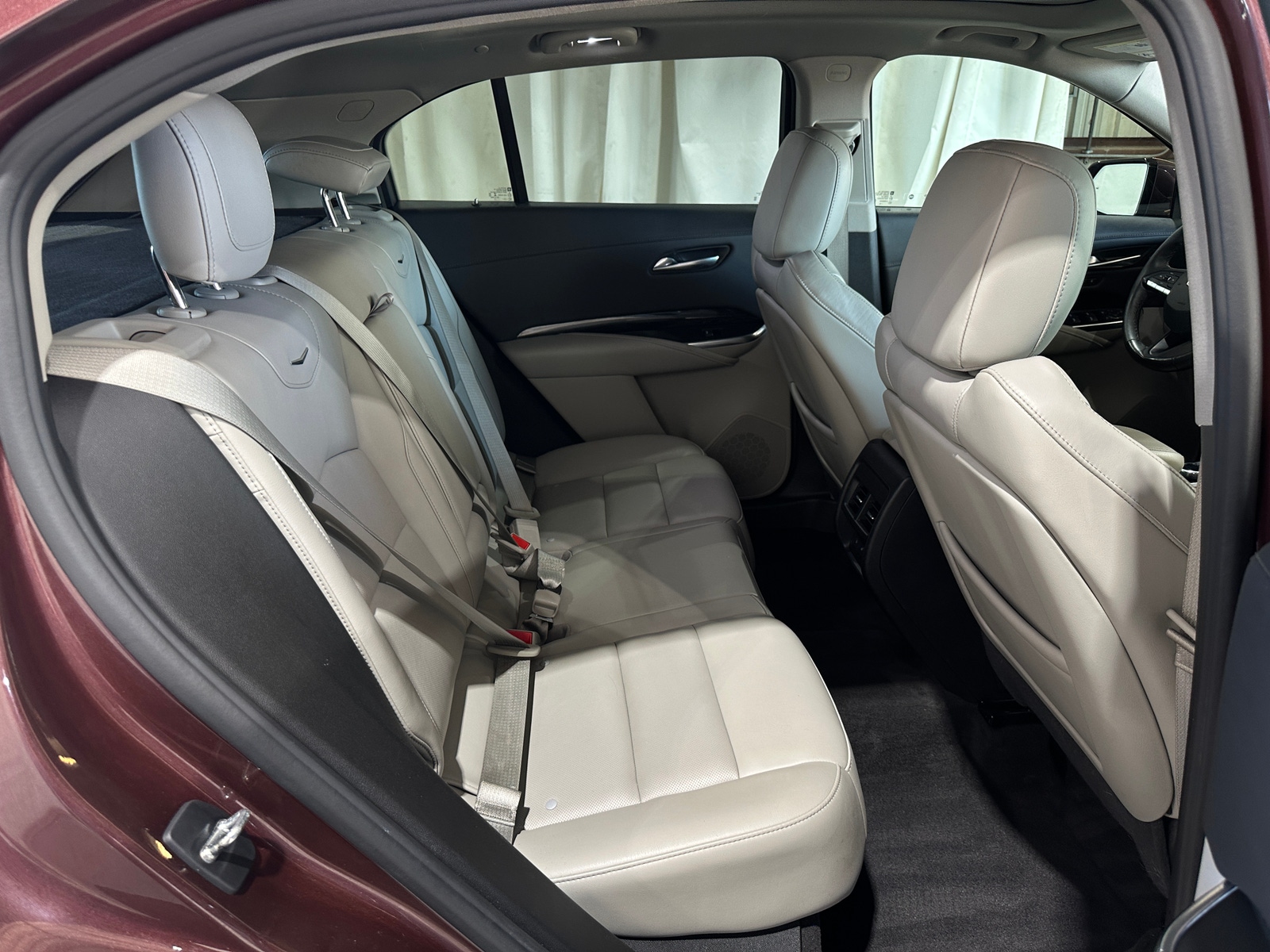 Thumbnail: 2022 Cadillac XT4 - 5