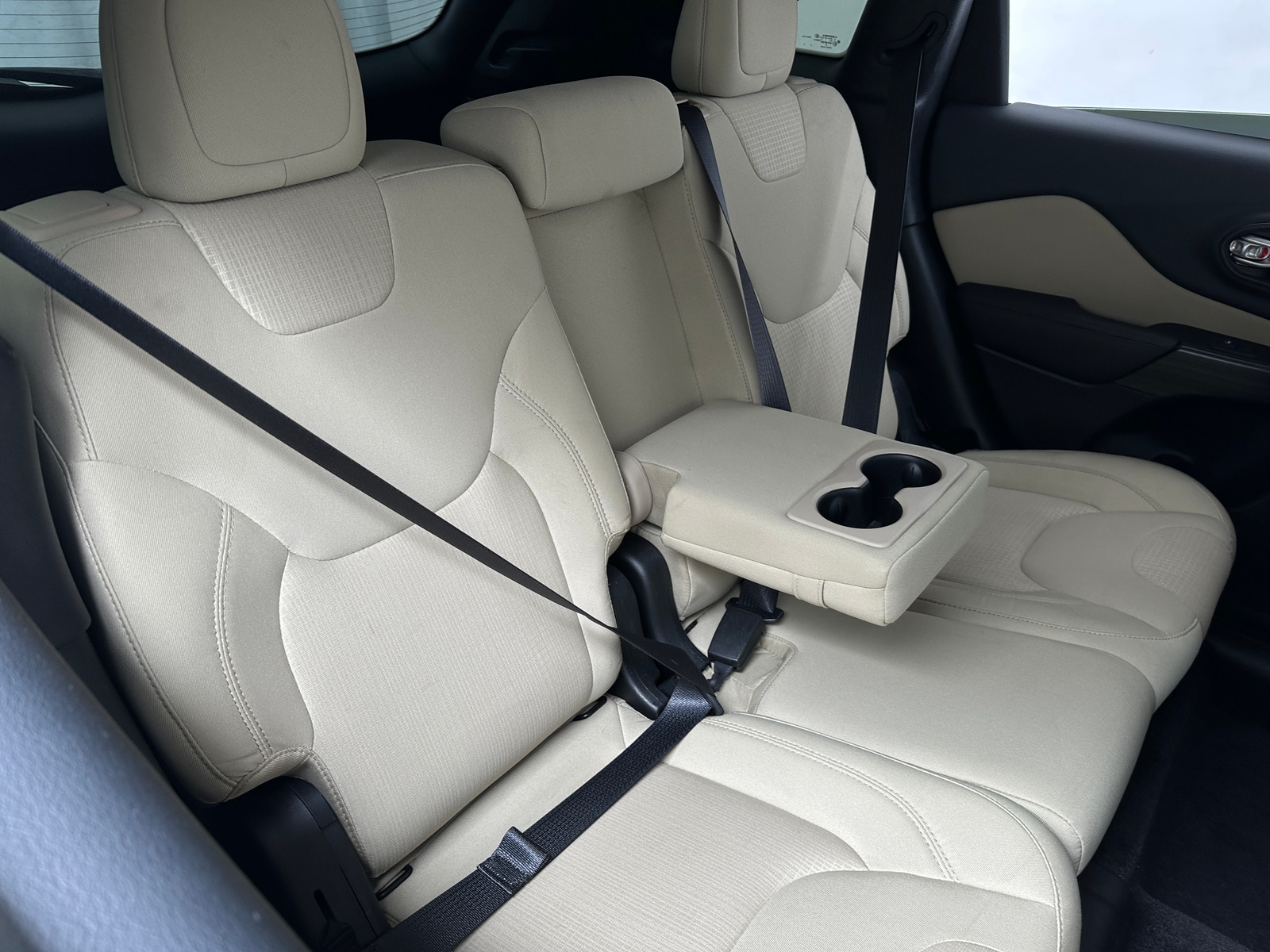Thumbnail: 2016 Jeep Cherokee - 6