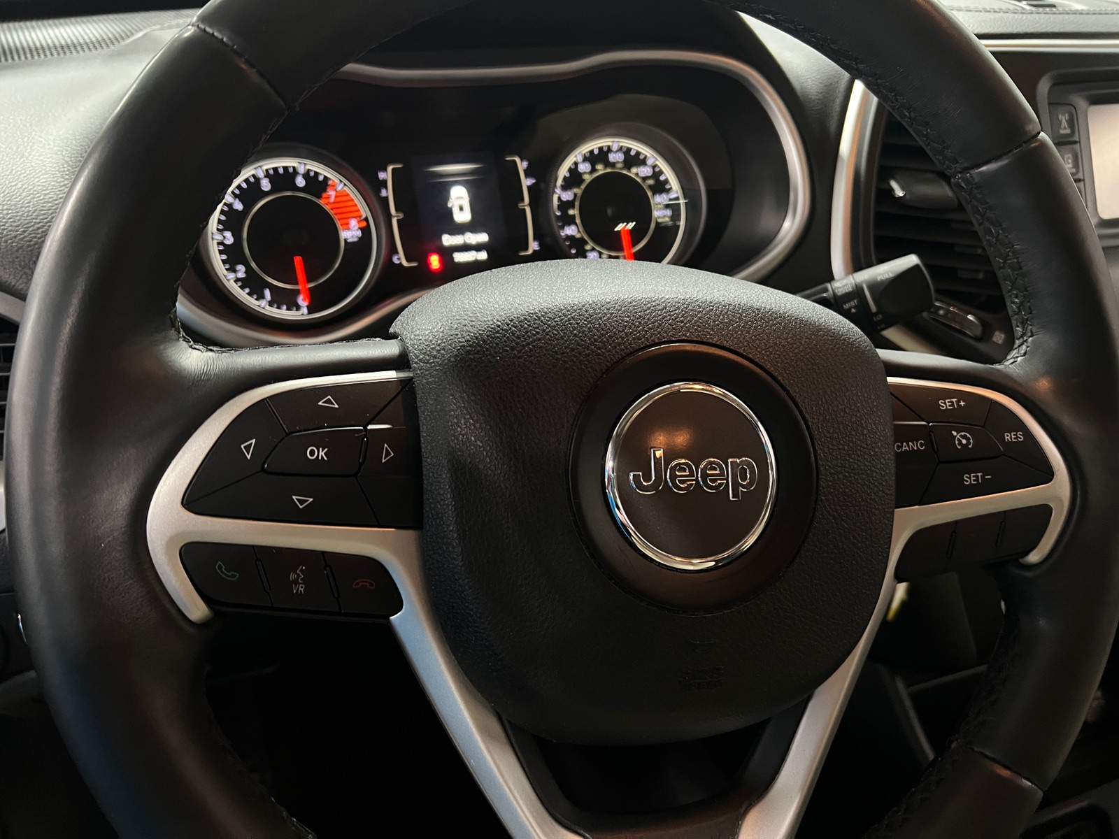 Thumbnail: 2016 Jeep Cherokee - 5