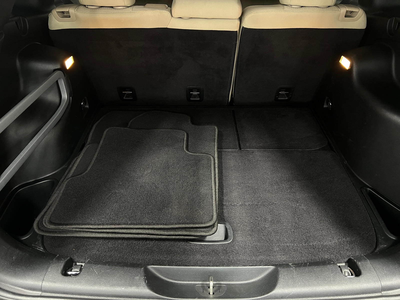 Thumbnail: 2016 Jeep Cherokee - 7
