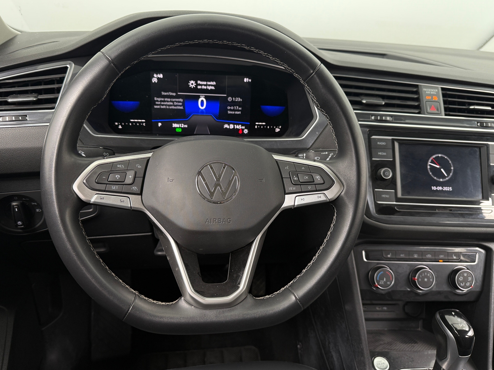 Thumbnail: 2023 Volkswagen Tiguan - 5