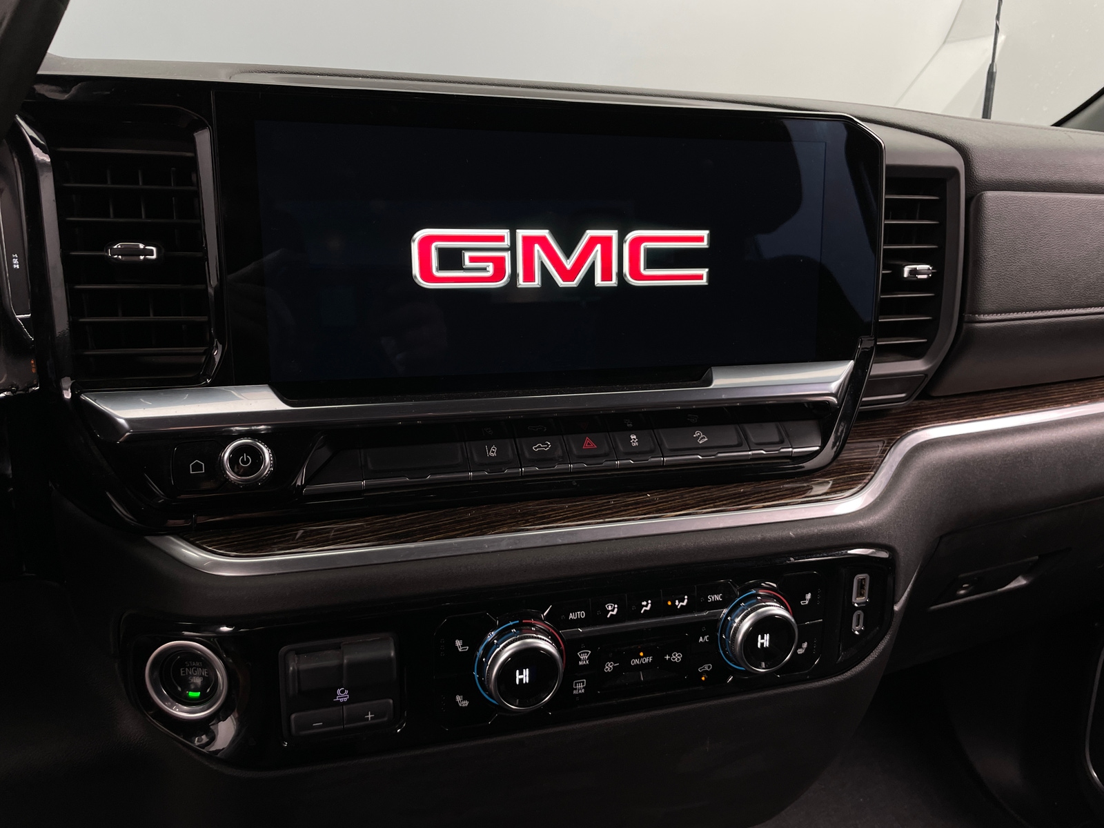 Thumbnail: 2024 GMC Sierra 2500 - 4