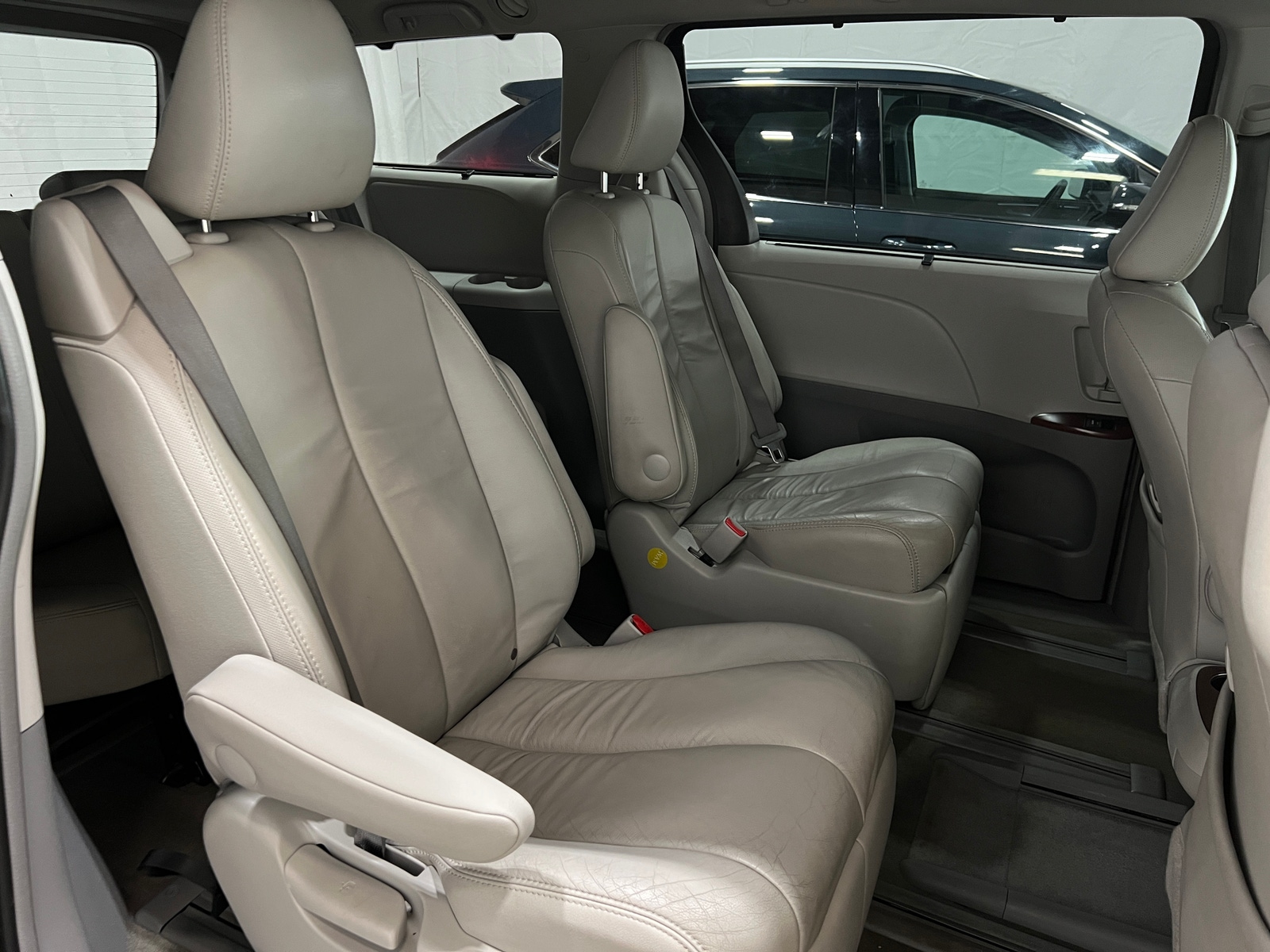 Thumbnail: 2013 Toyota Sienna - 5