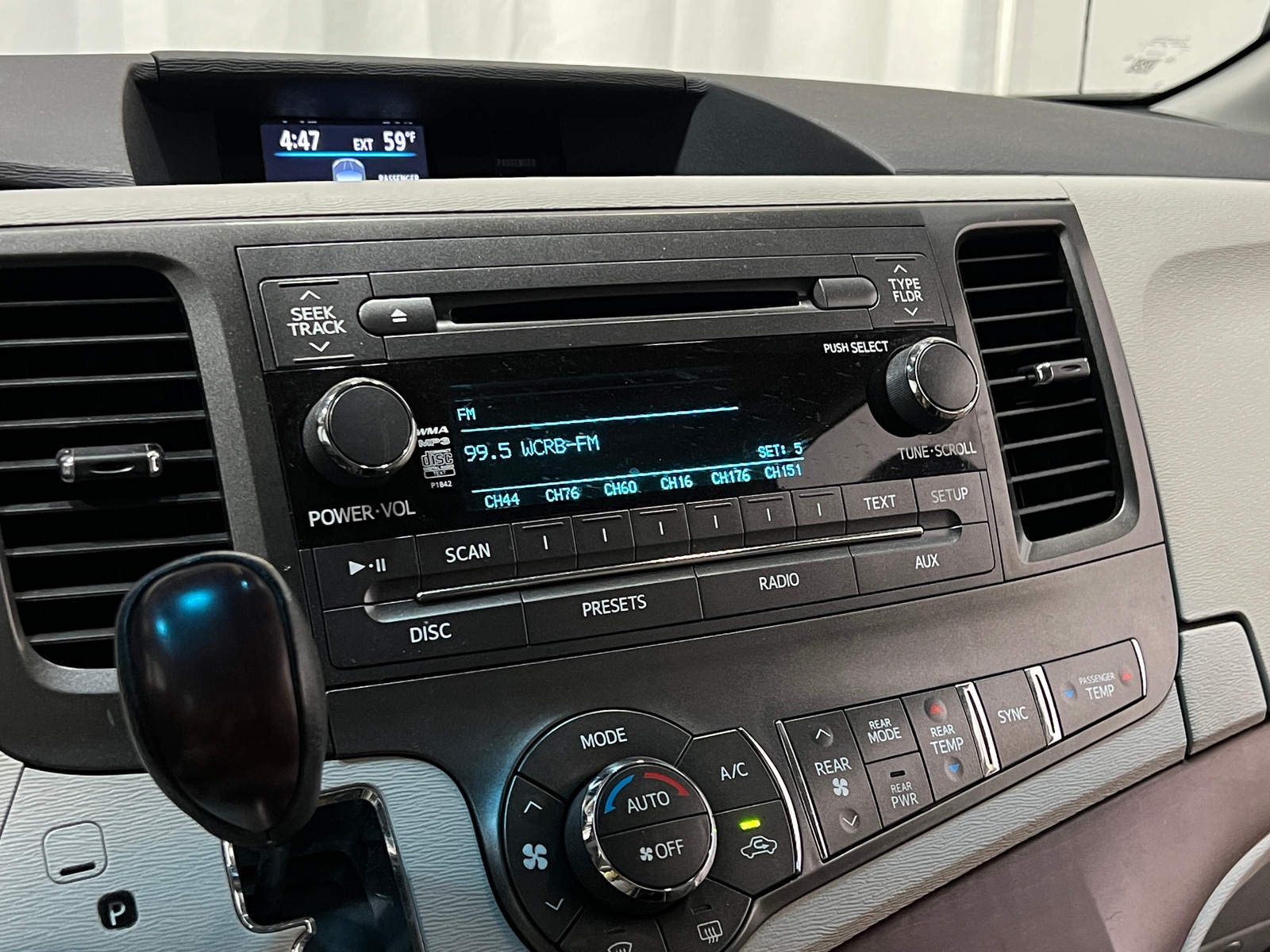 Thumbnail: 2013 Toyota Sienna - 3