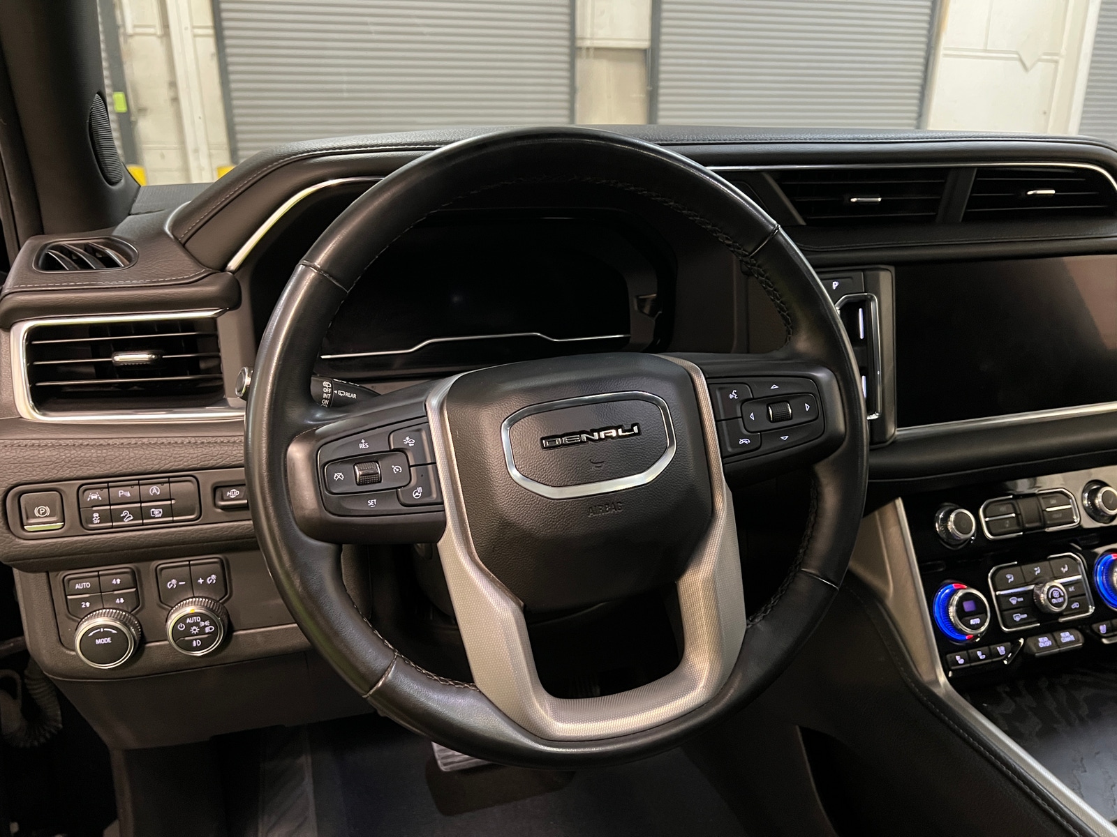 Thumbnail: 2023 GMC Yukon - 4