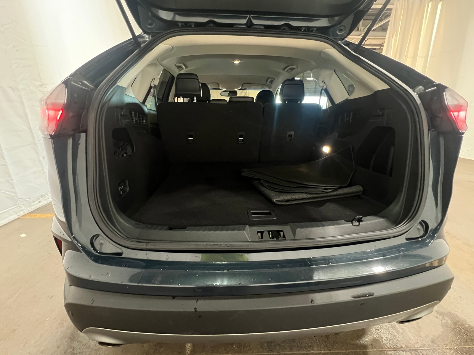 Thumbnail: 2019 Ford Edge - 6