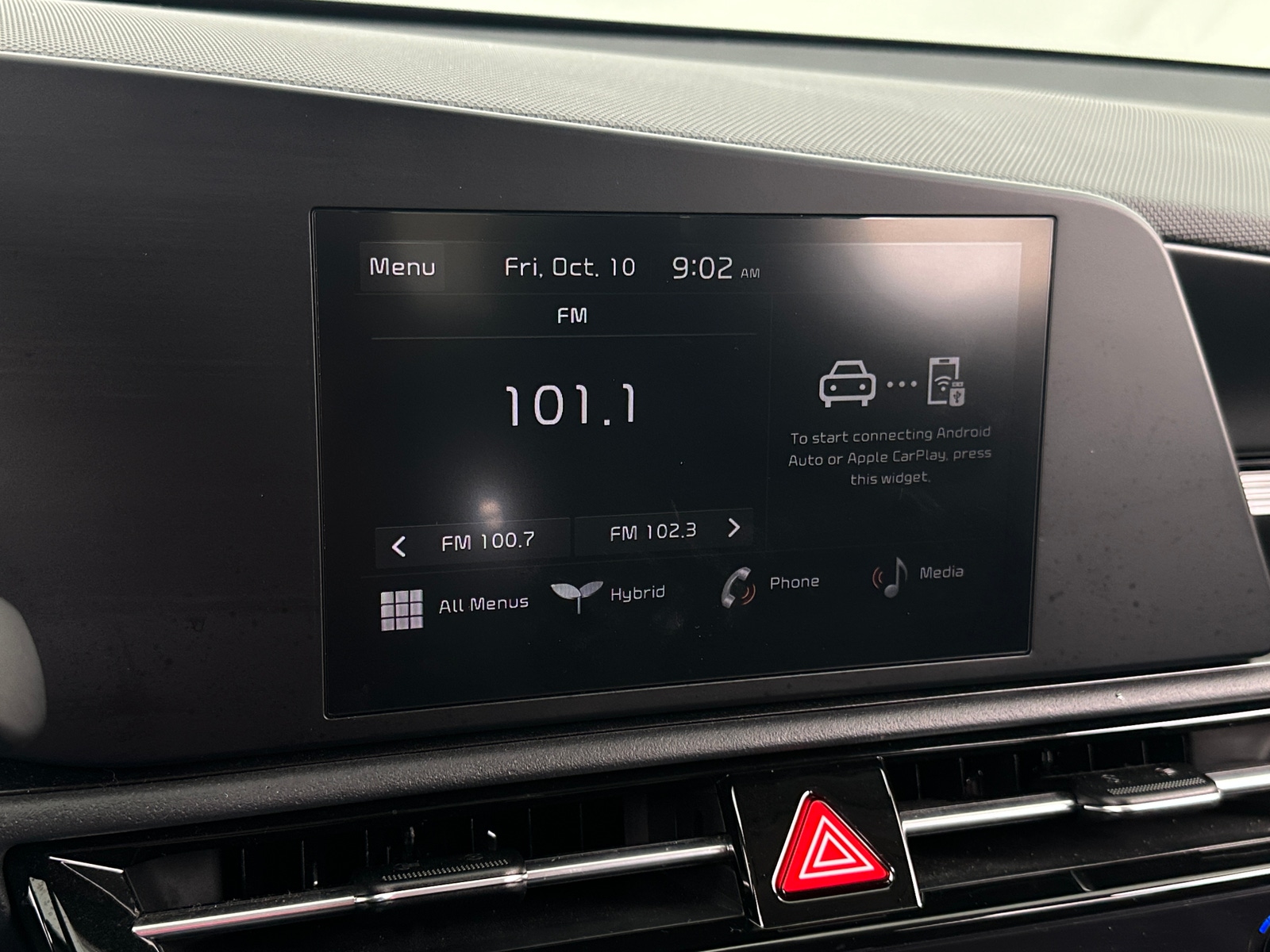 Thumbnail: 2023 Kia Niro - 4