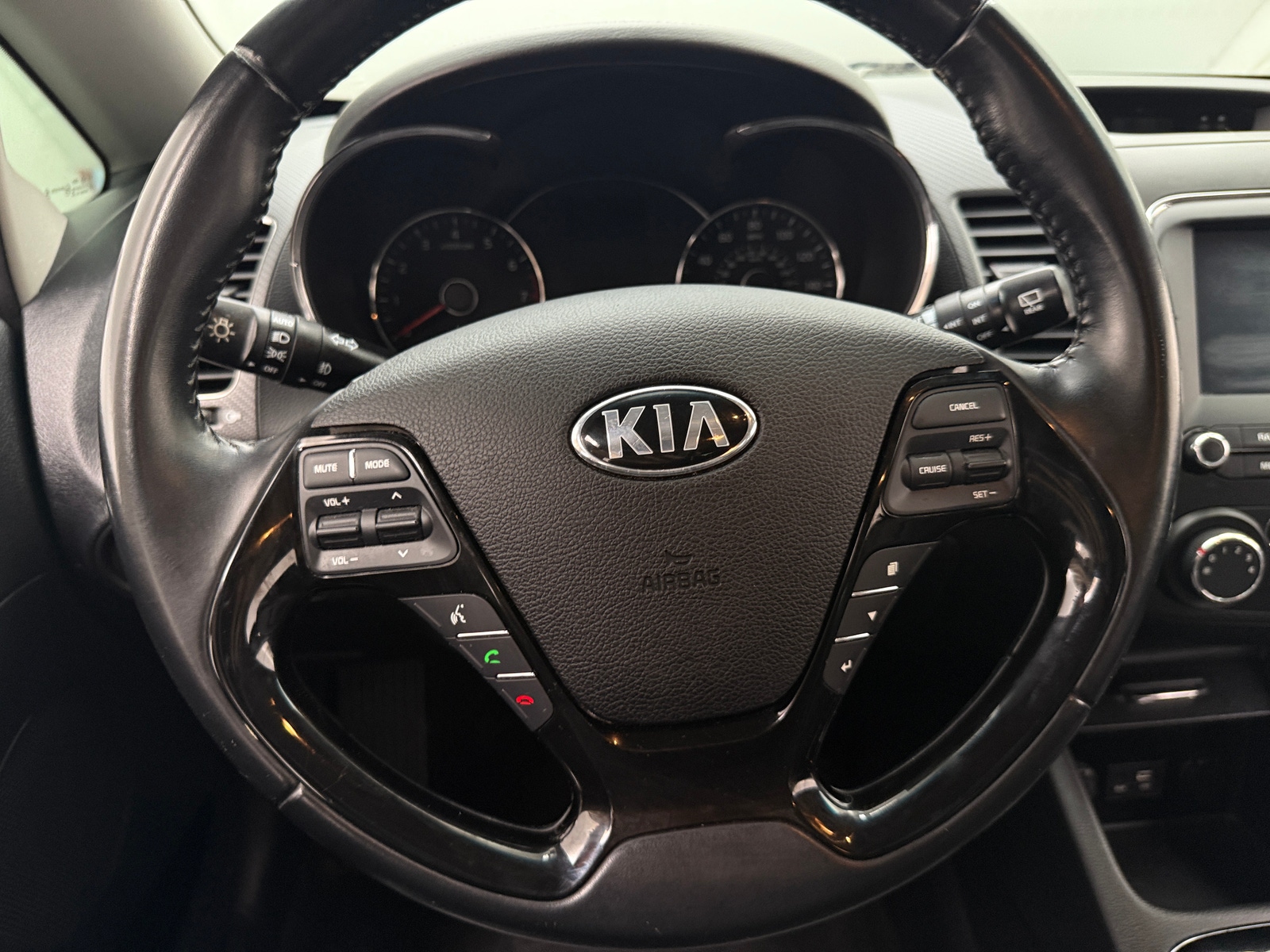 Thumbnail: 2017 Kia Forte - 4
